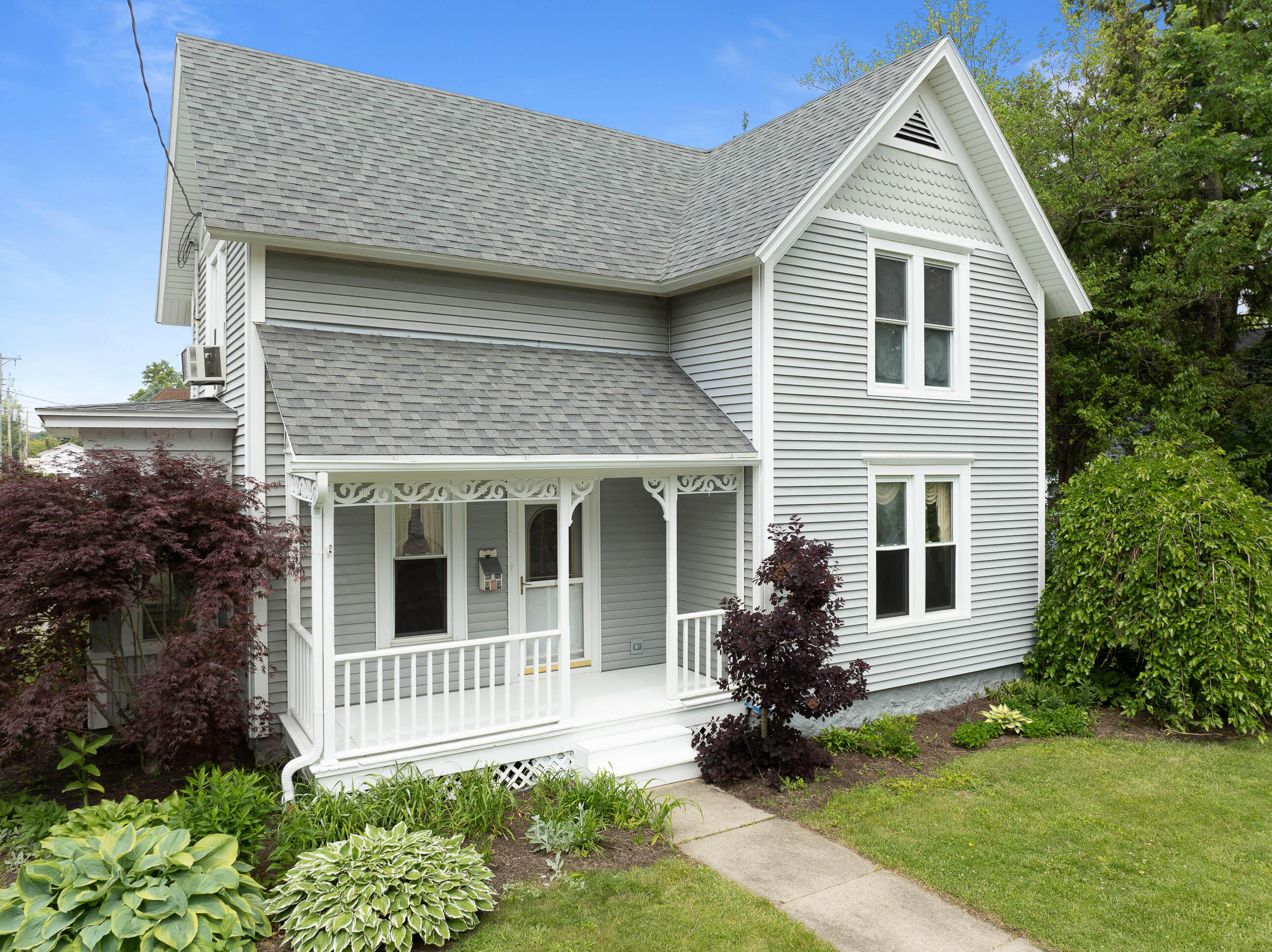 722 Center St
