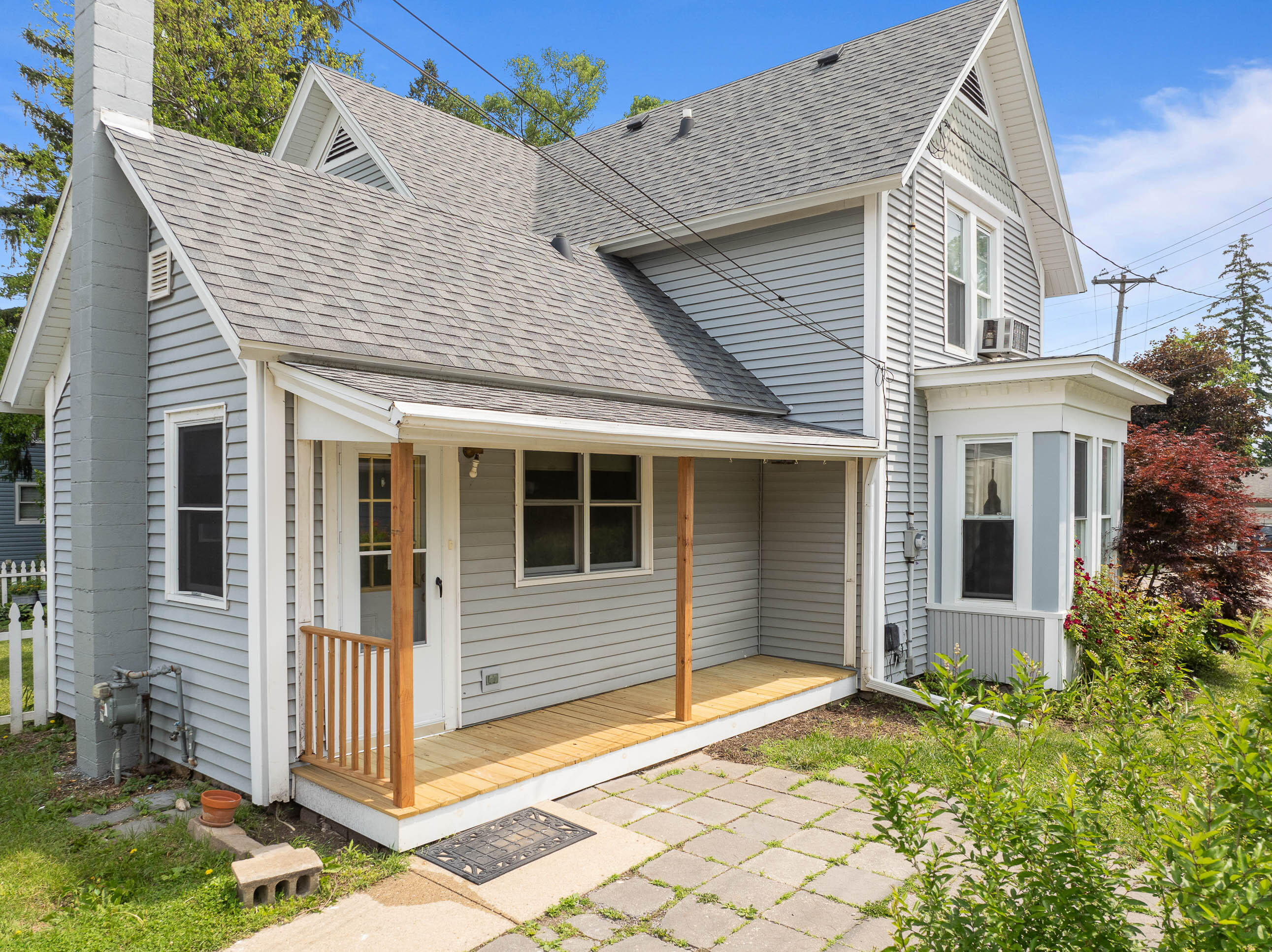 722 Center St