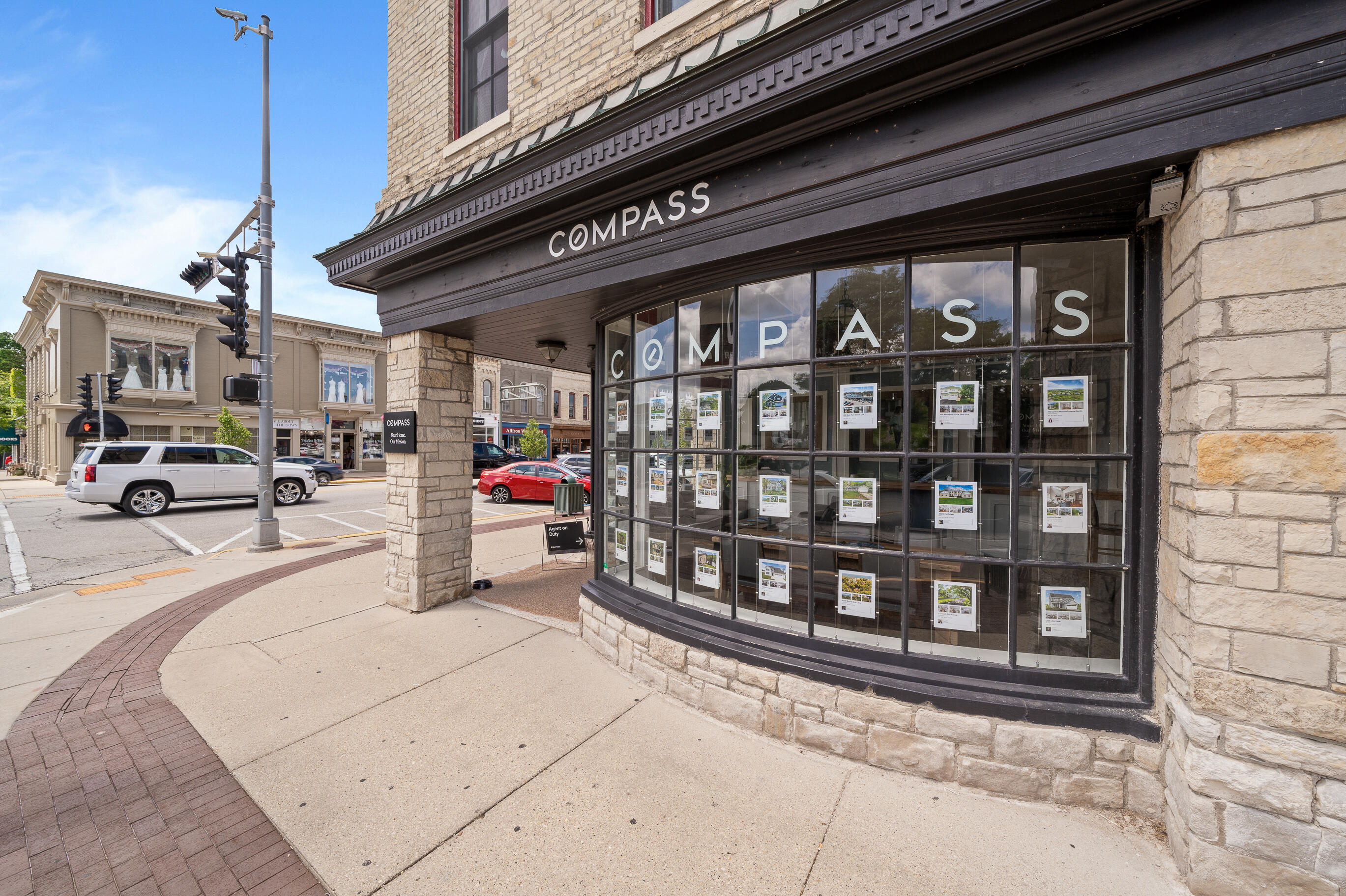 703 W Main St