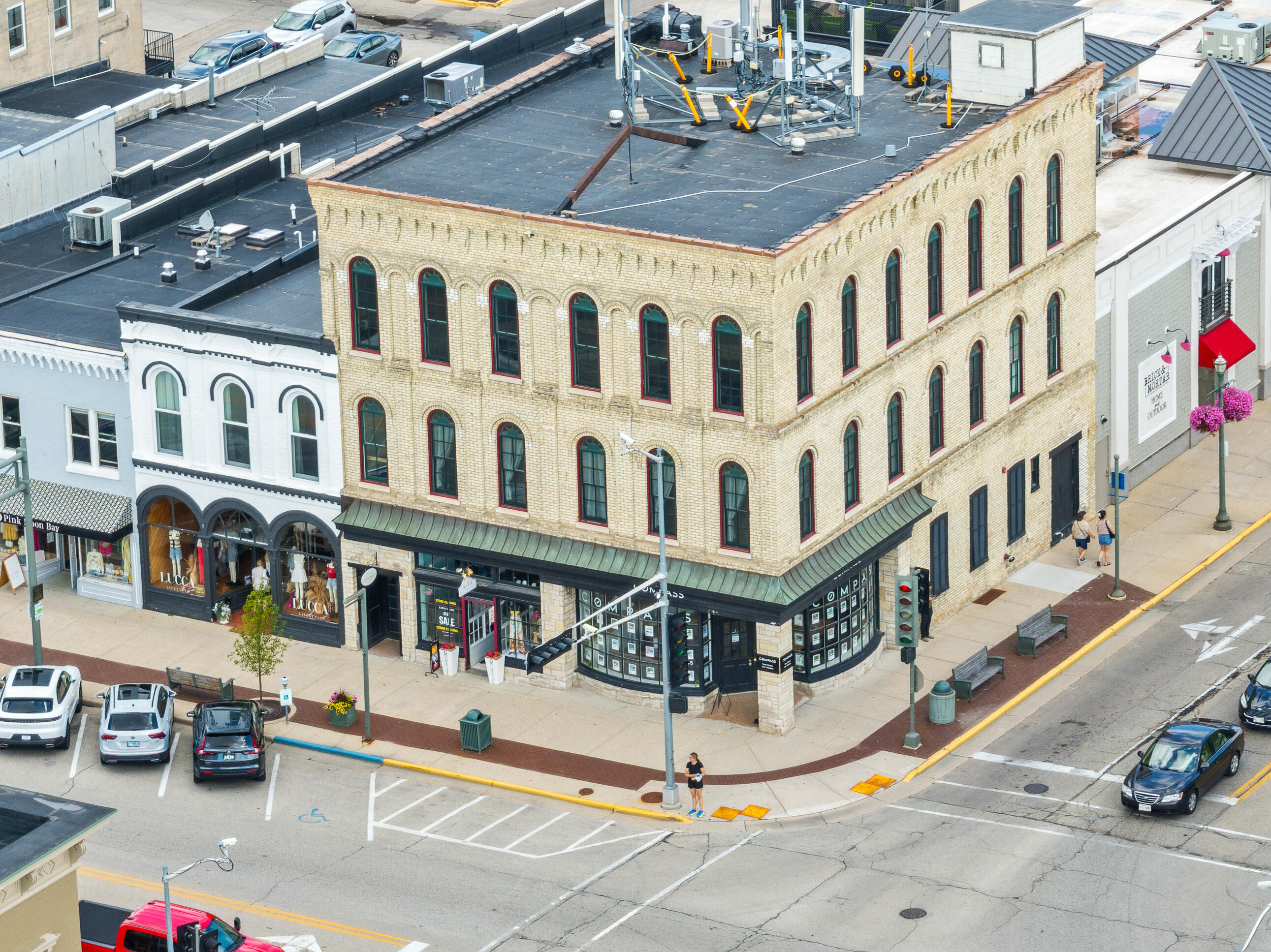 703 W Main St