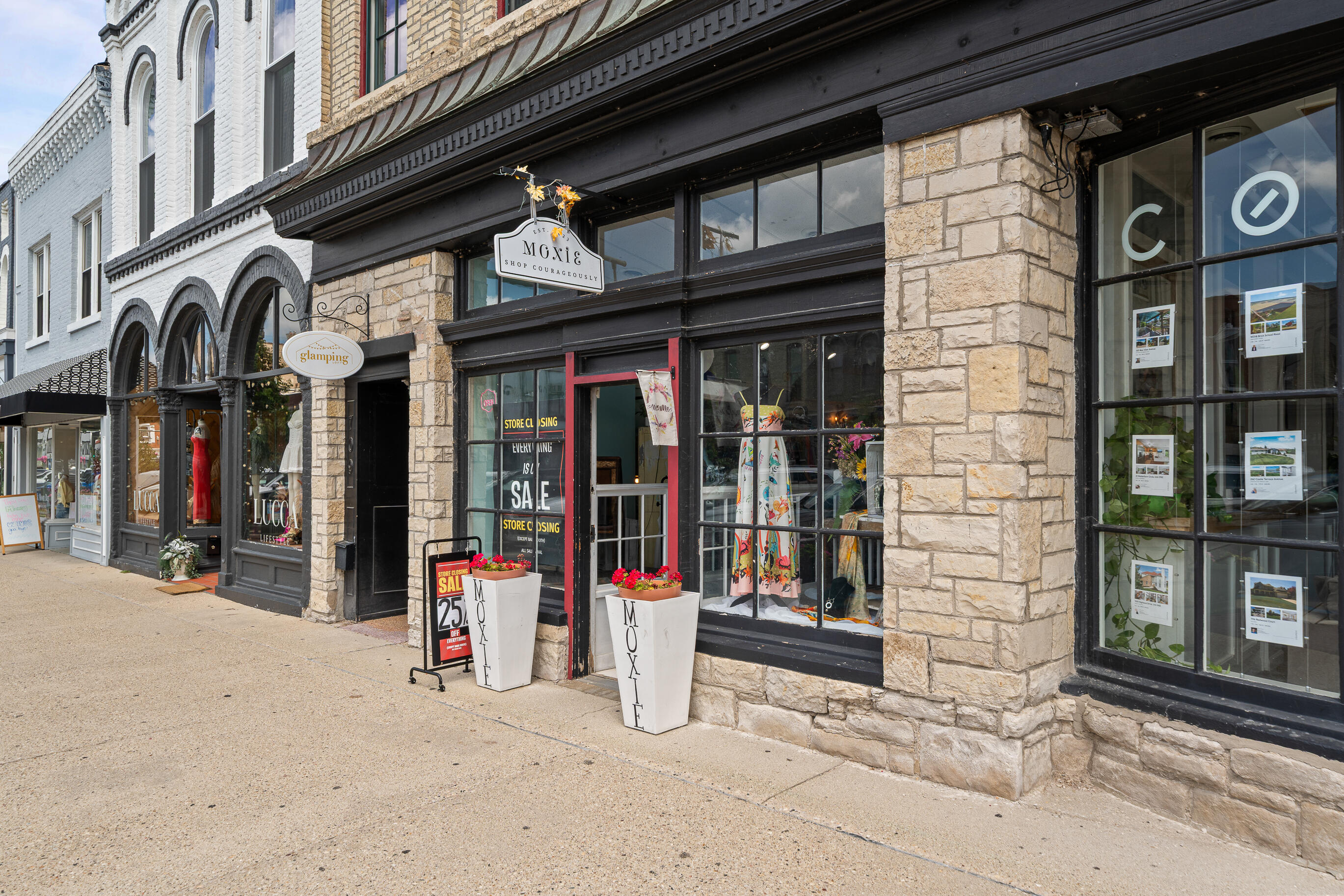 703/707 W Main St