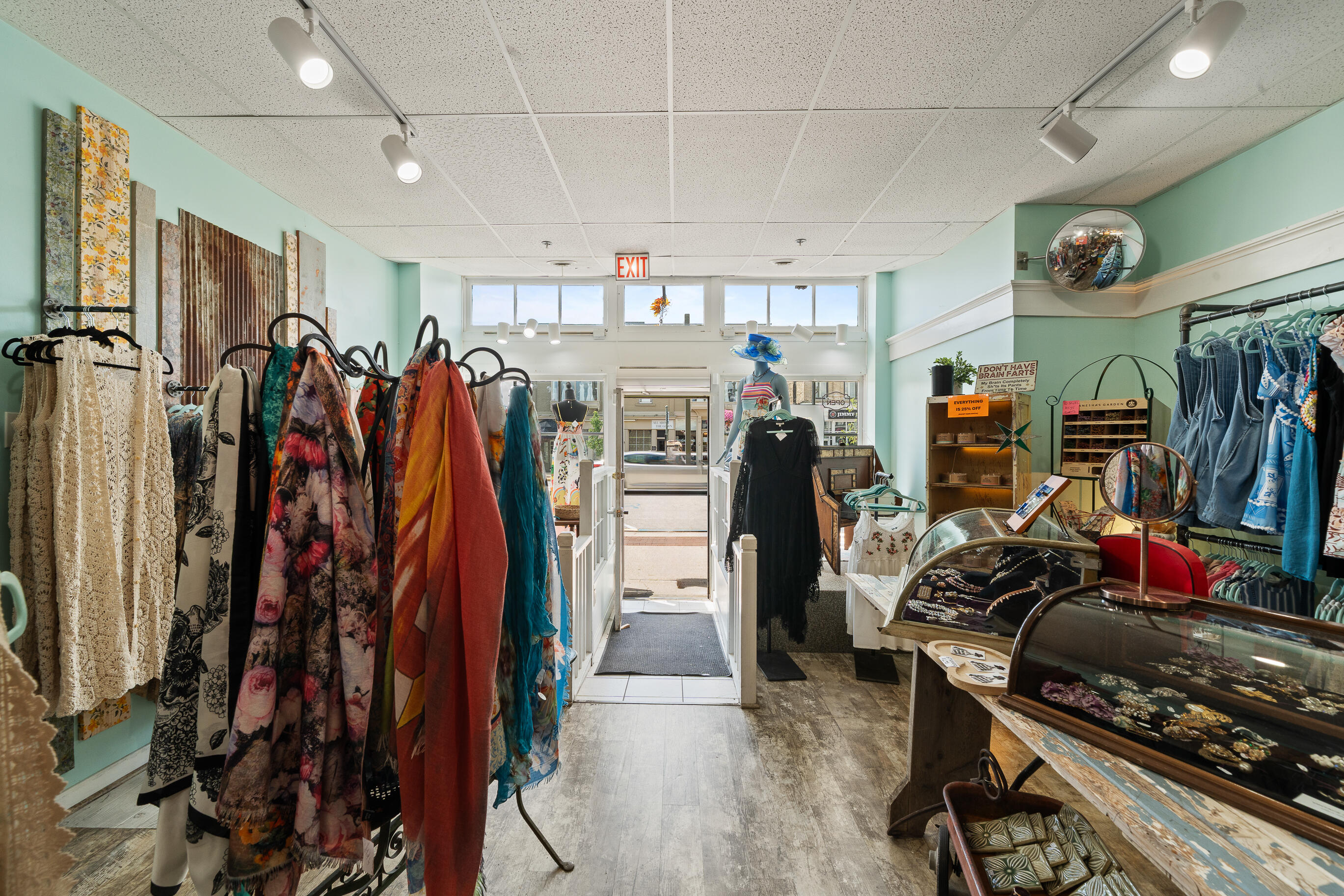703/707 W Main St