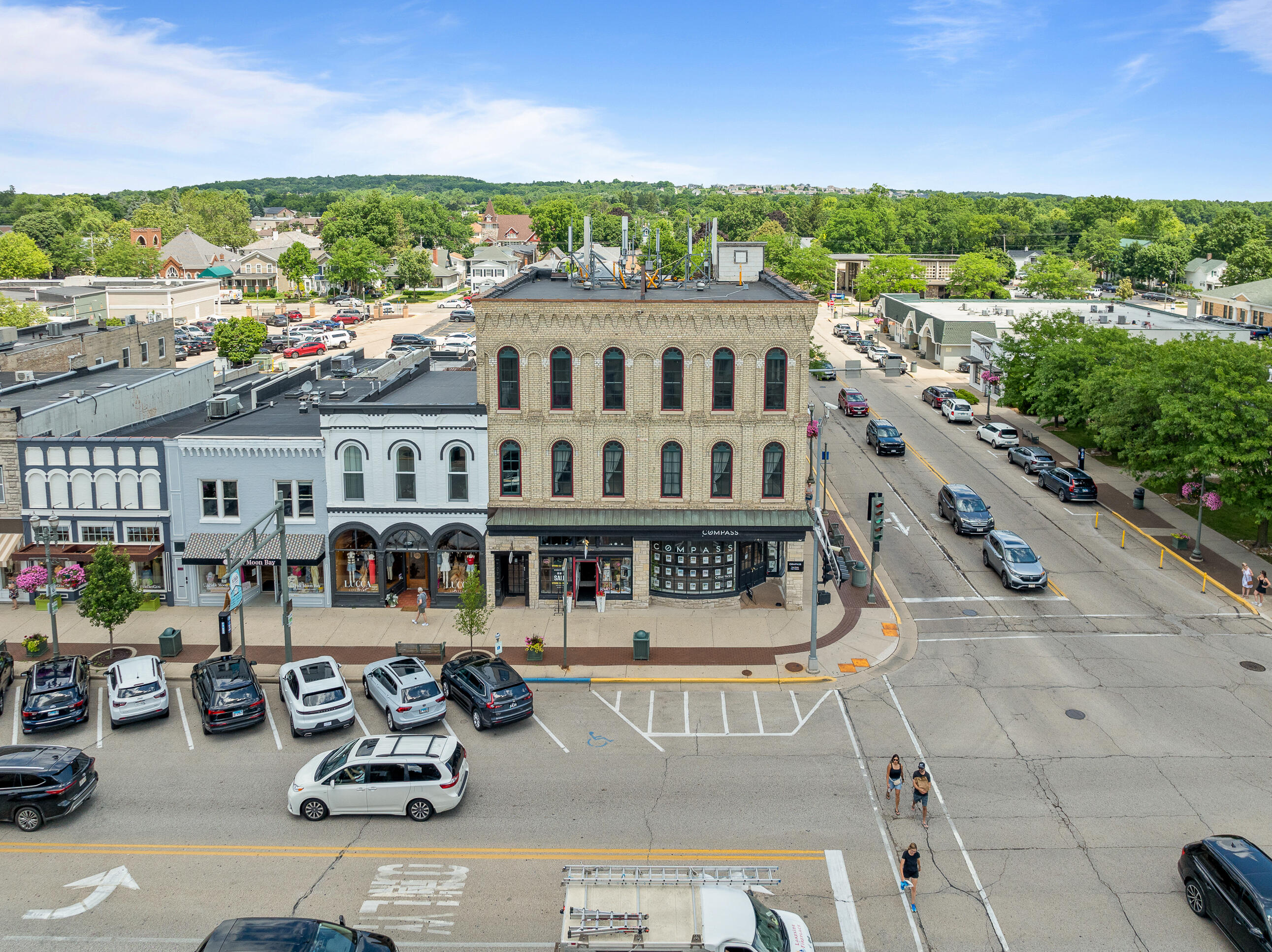 703/707 W Main St