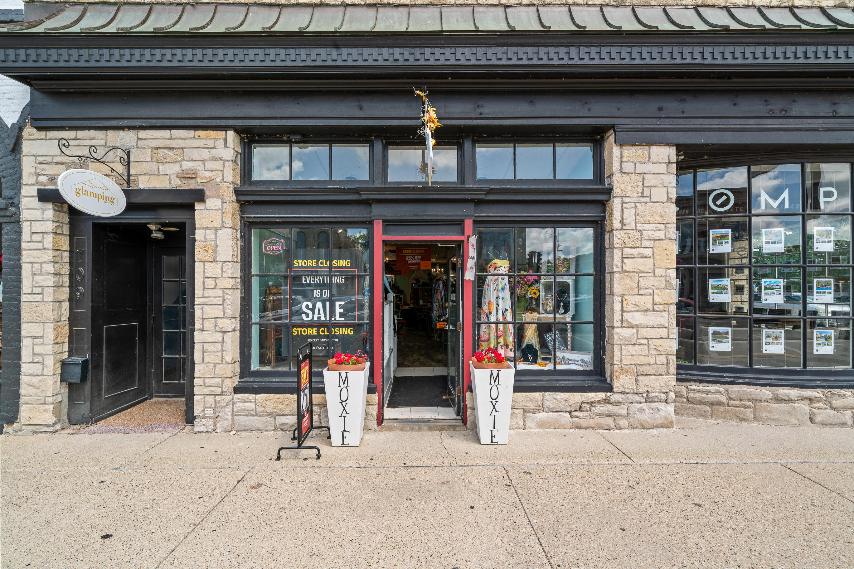 703/707 W Main St