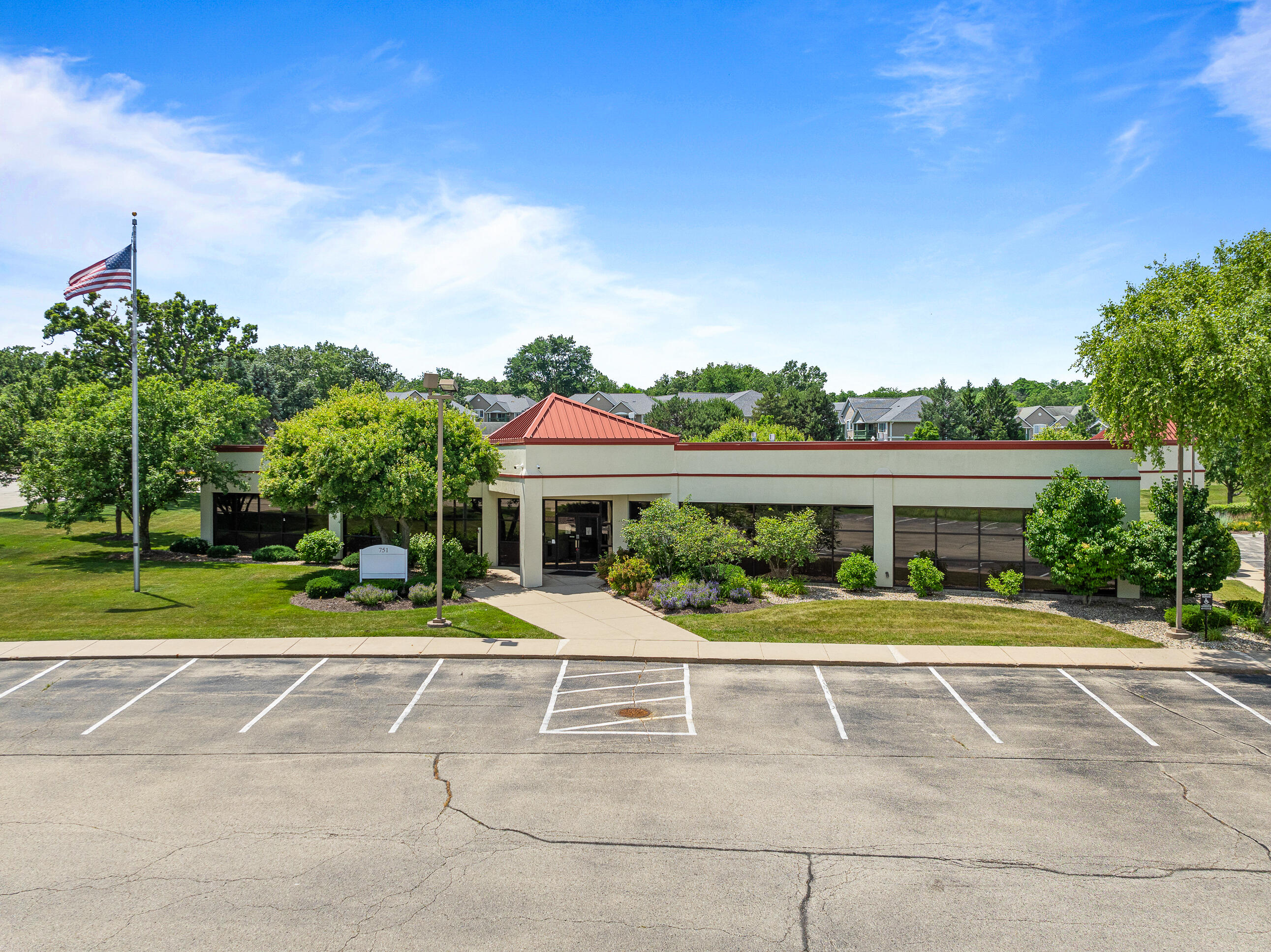 751 Geneva Pkwy N