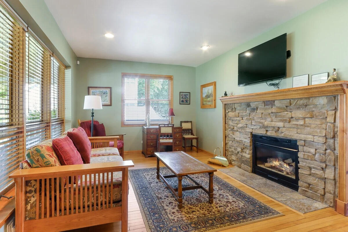 814 Inlet Shore Dr