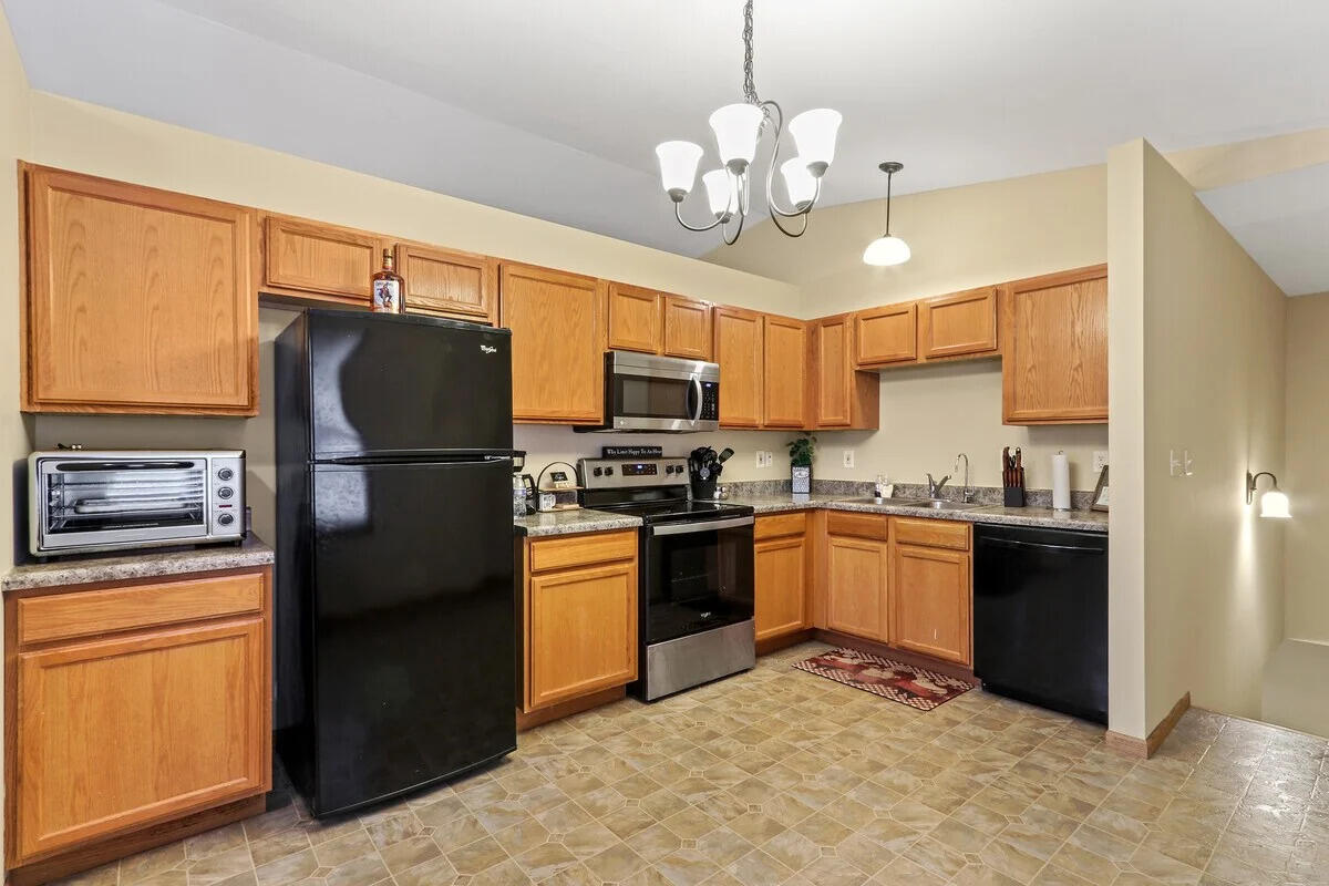950 Rhyners Ln