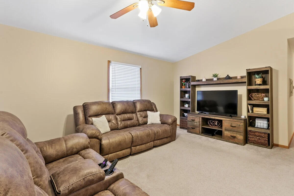 950 Rhyners Ln