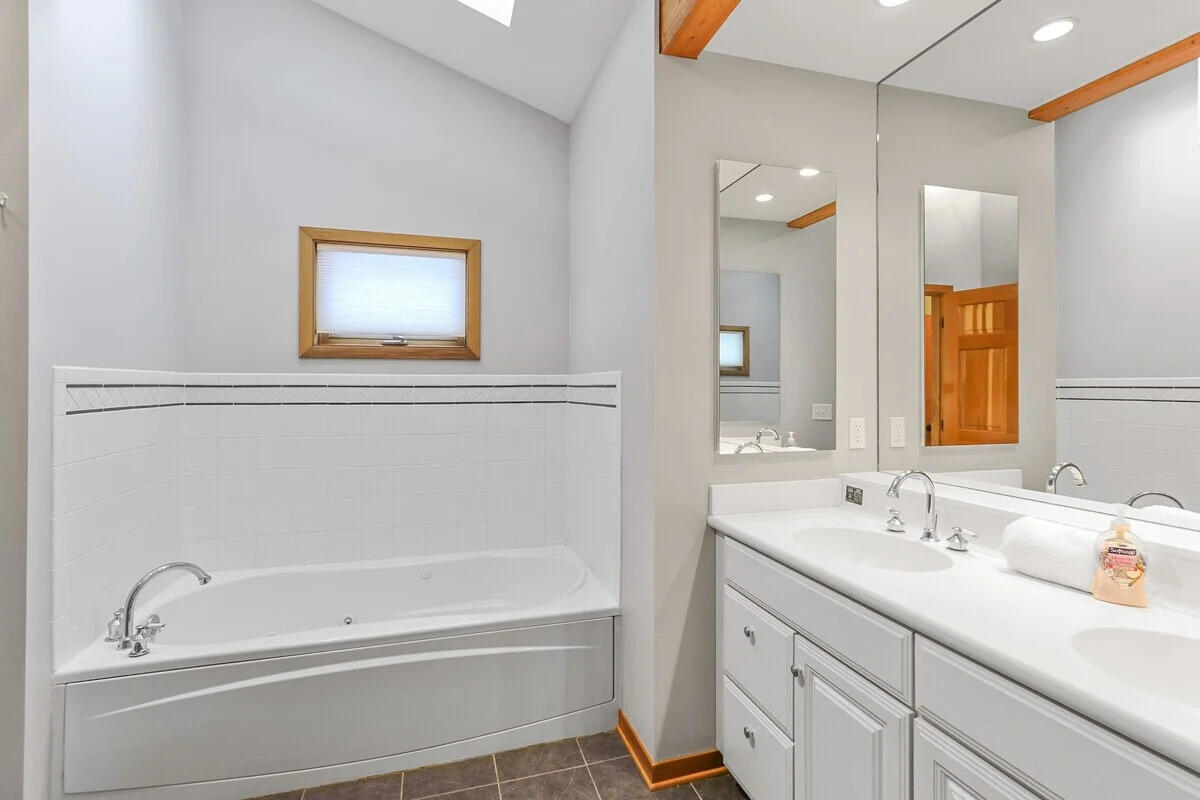 N7487 E Lakeshore Dr