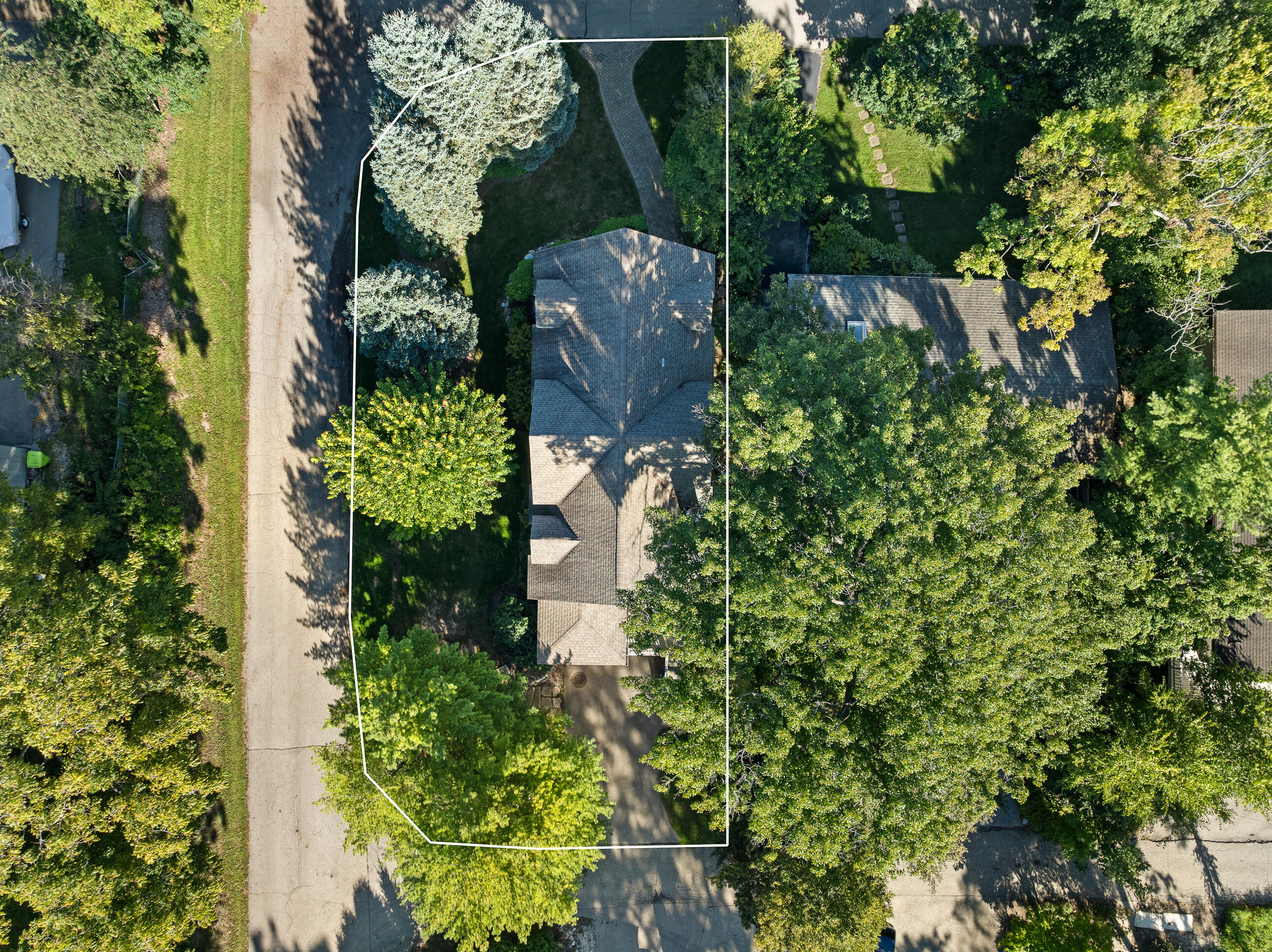 2 Lincoln Pkwy