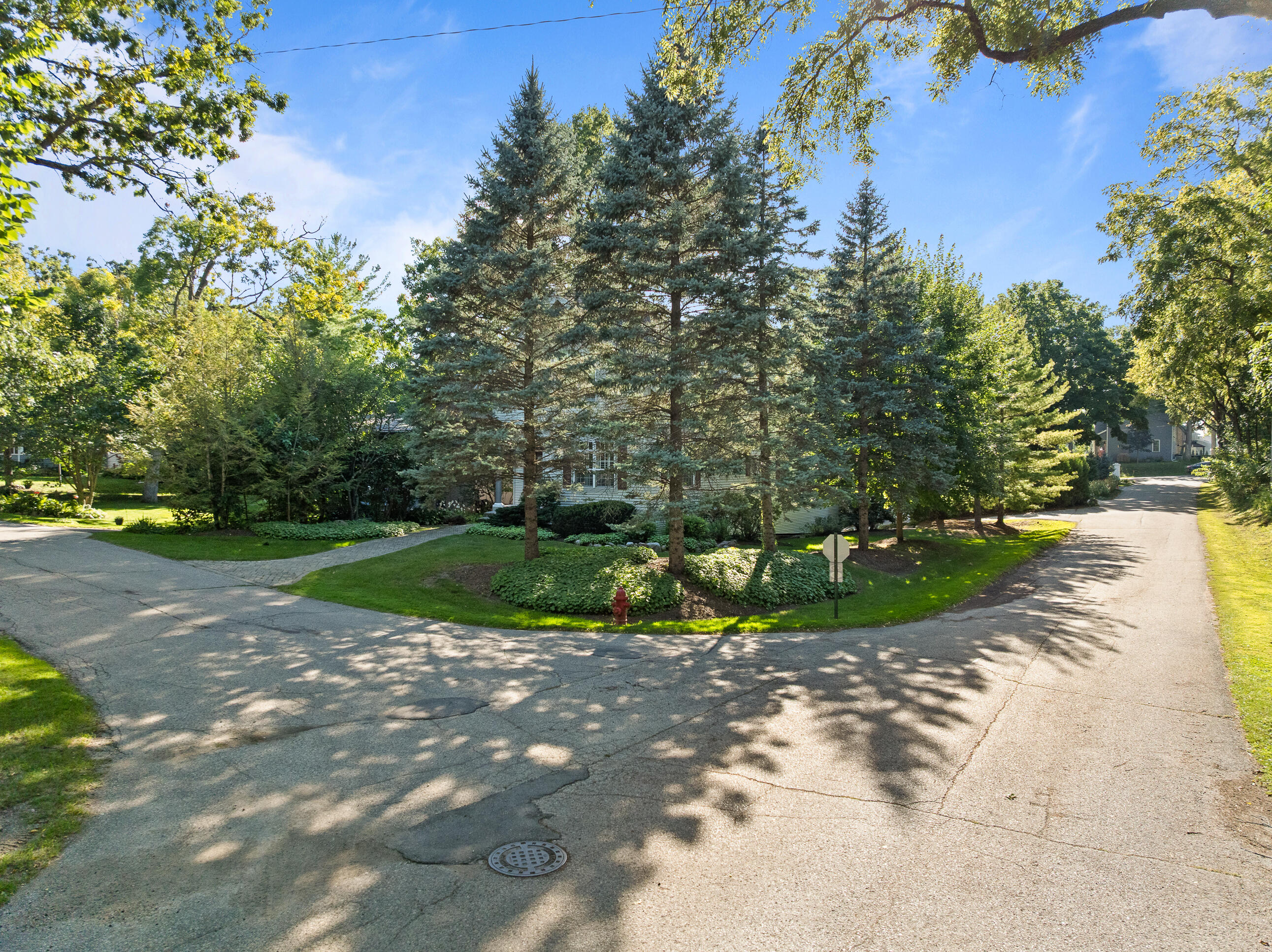 2 Lincoln Pkwy