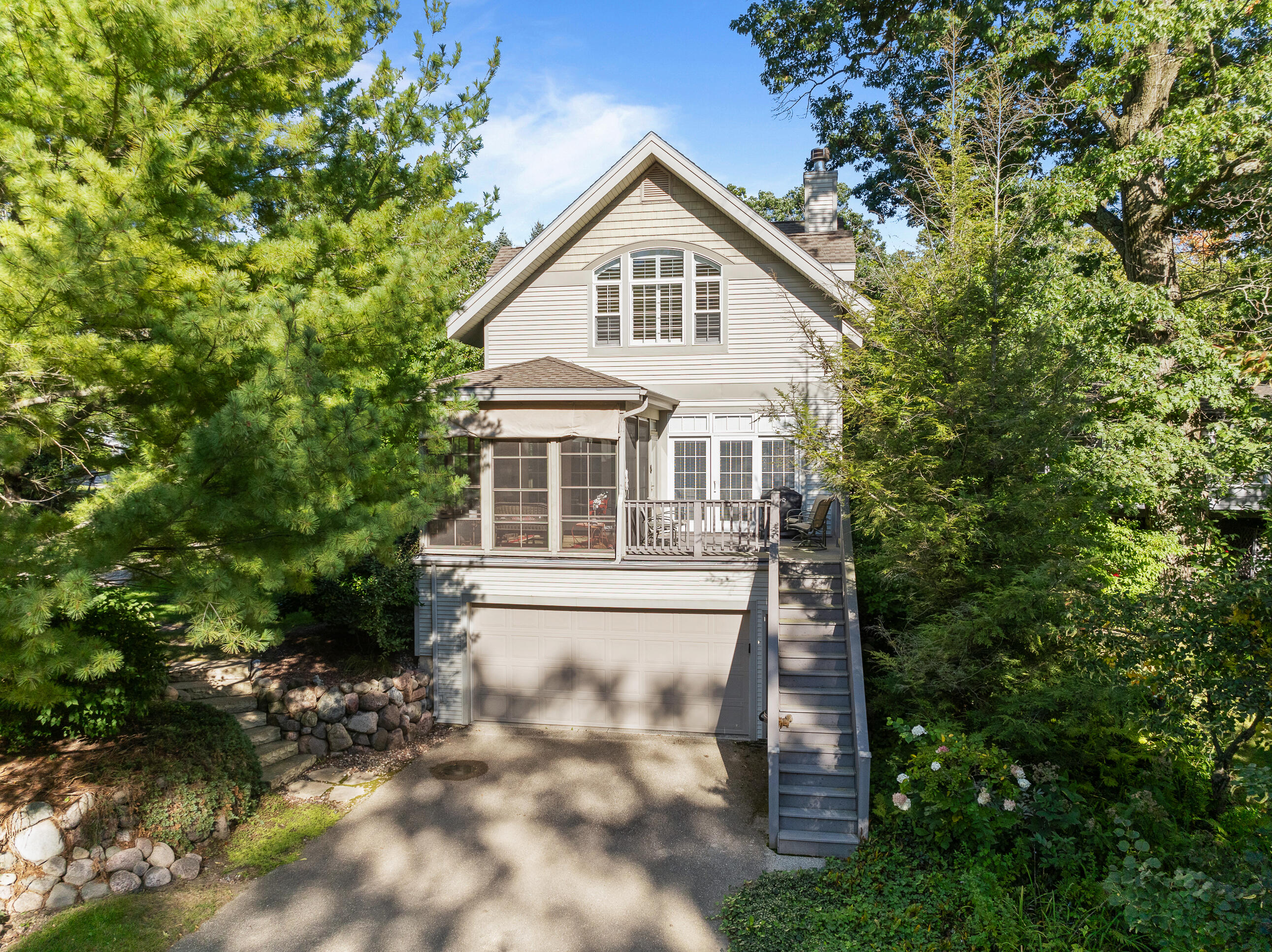 2 Lincoln Pkwy