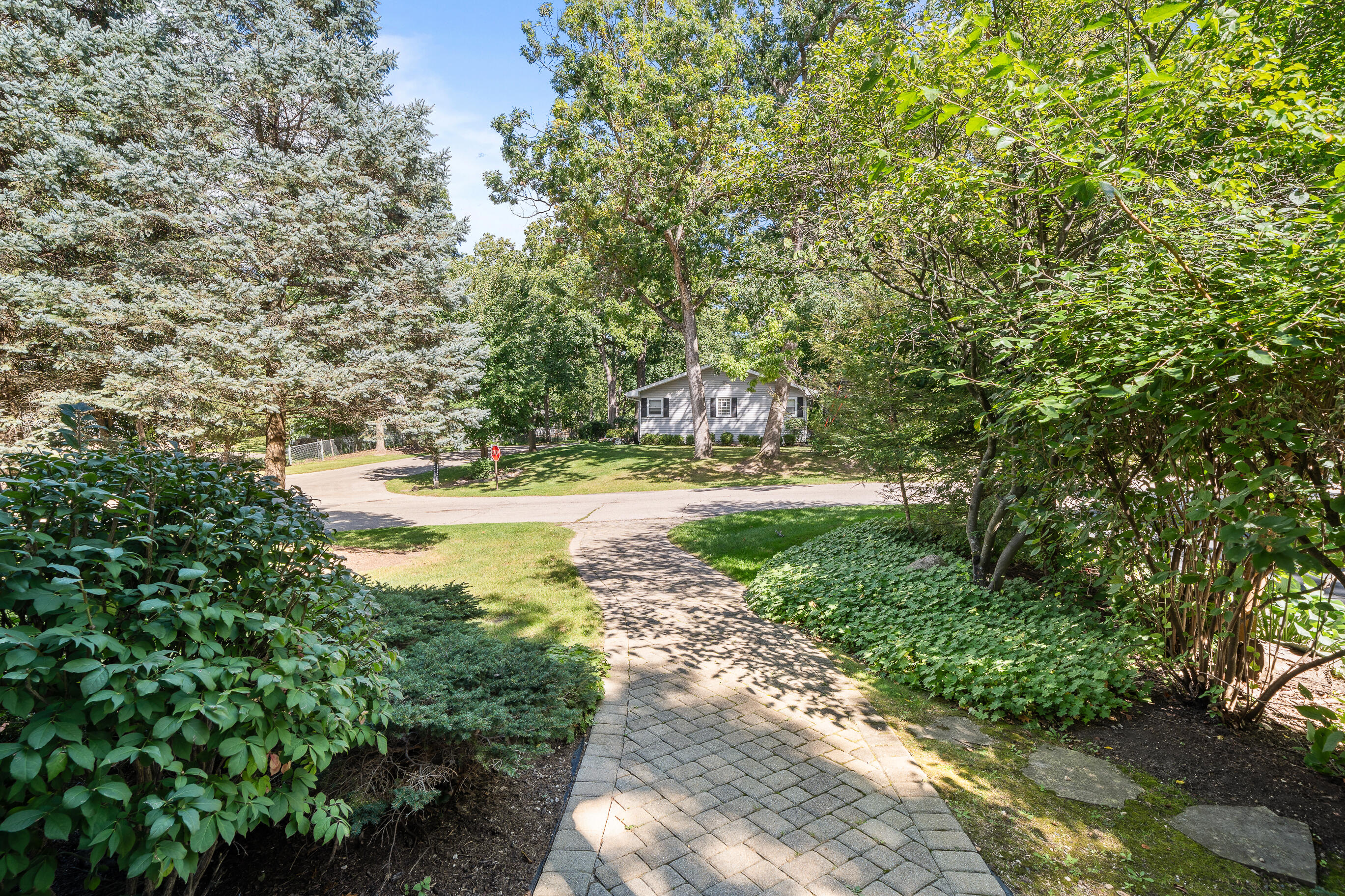 2 Lincoln Pkwy