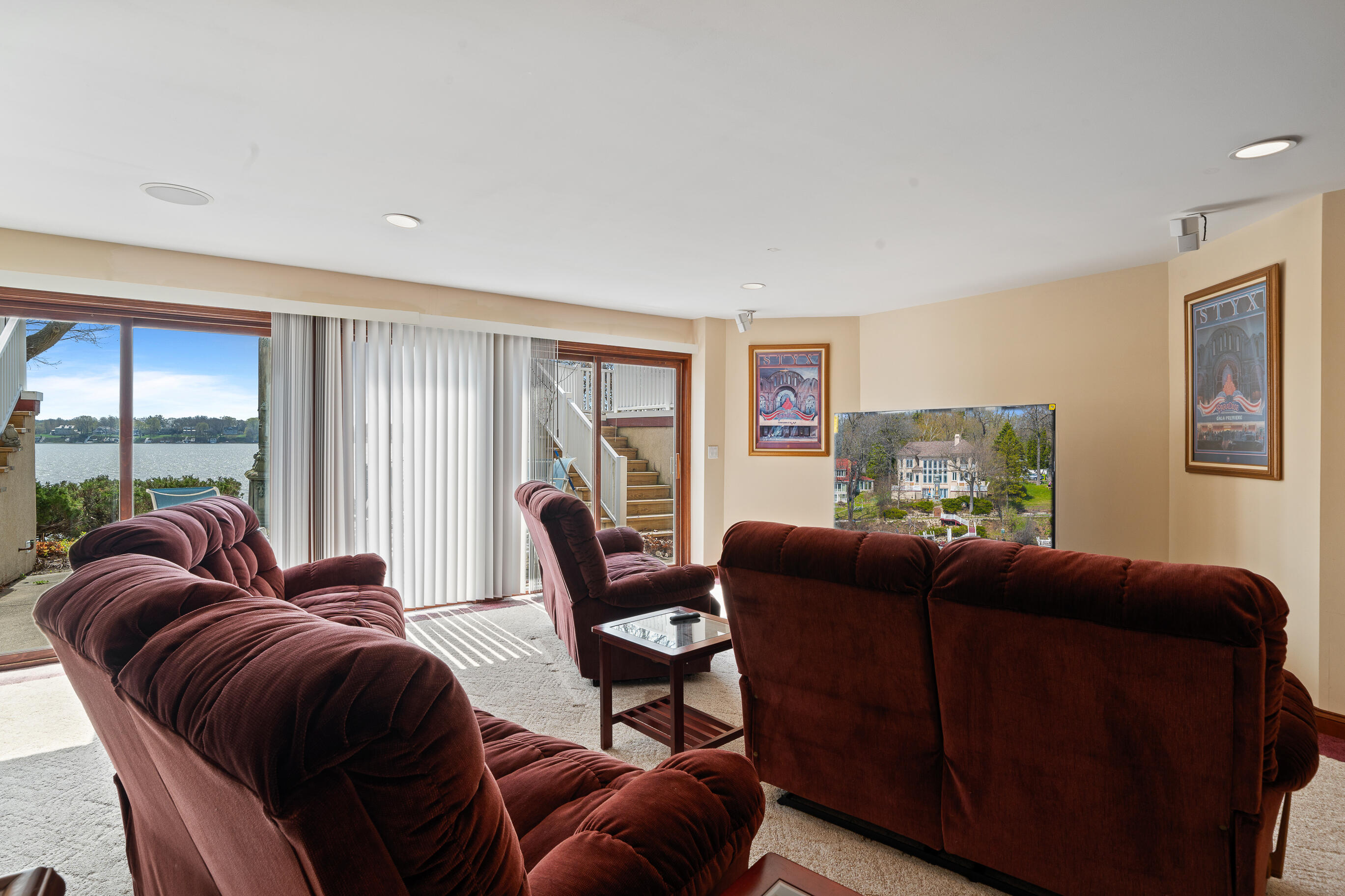 2718 Willow Point Dr
