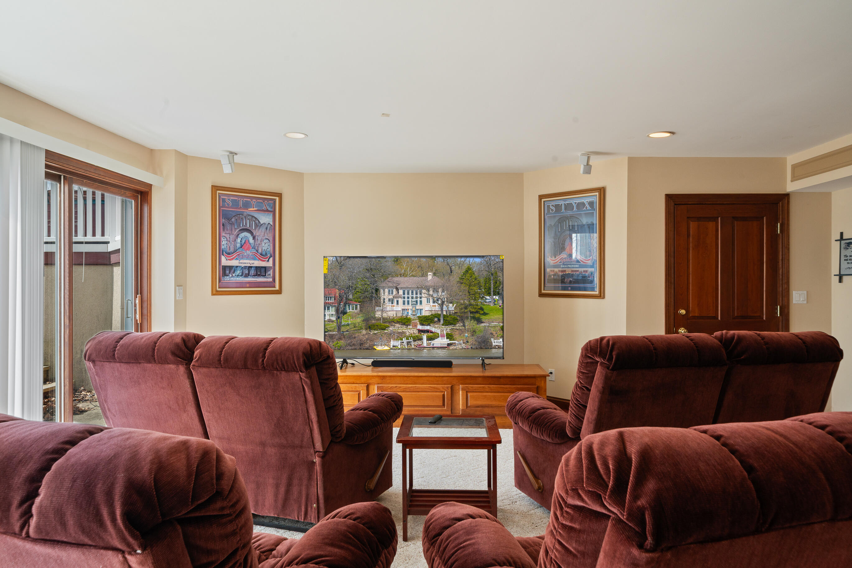 2718 Willow Point Dr