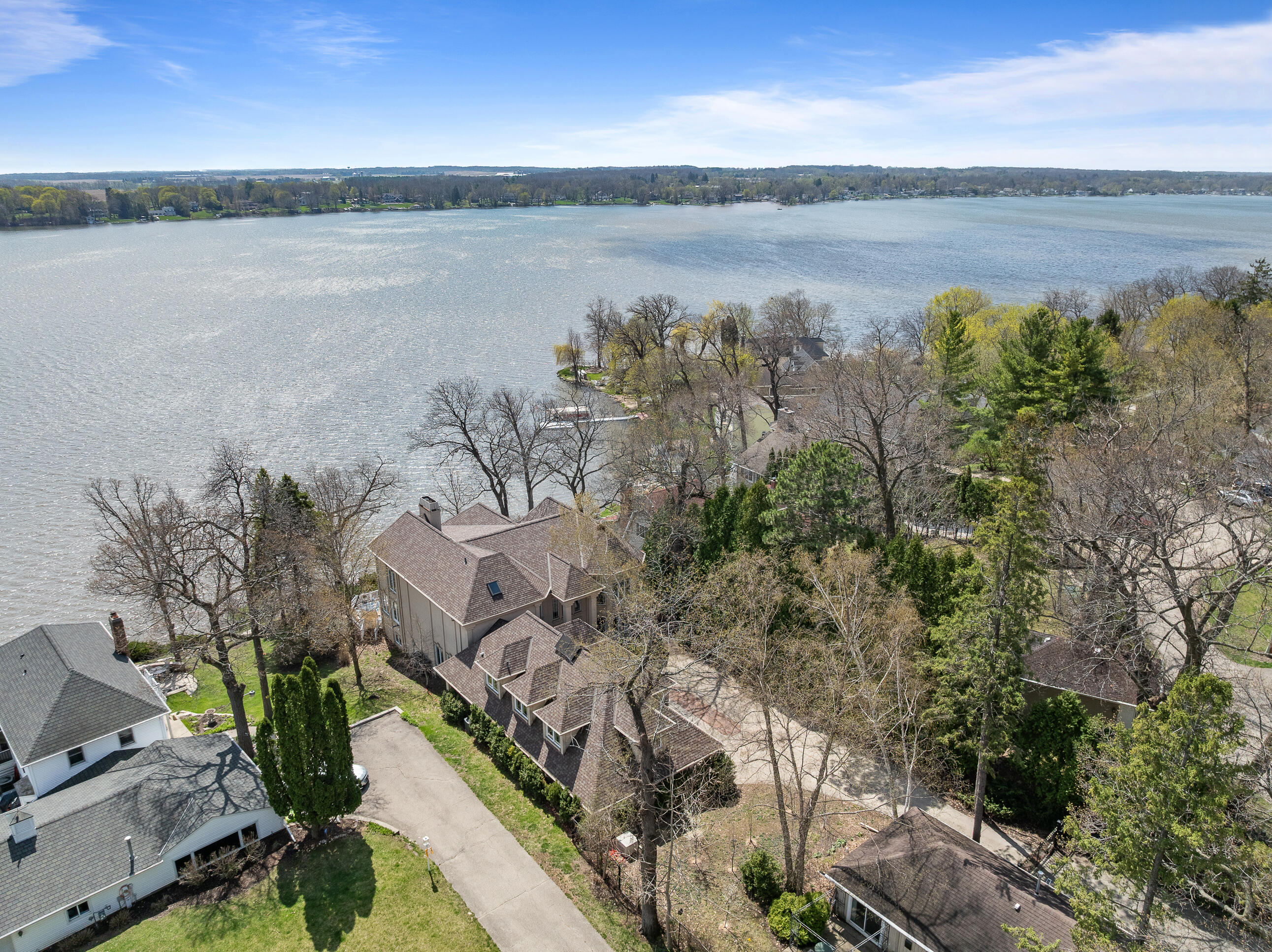 2718 Willow Point Dr