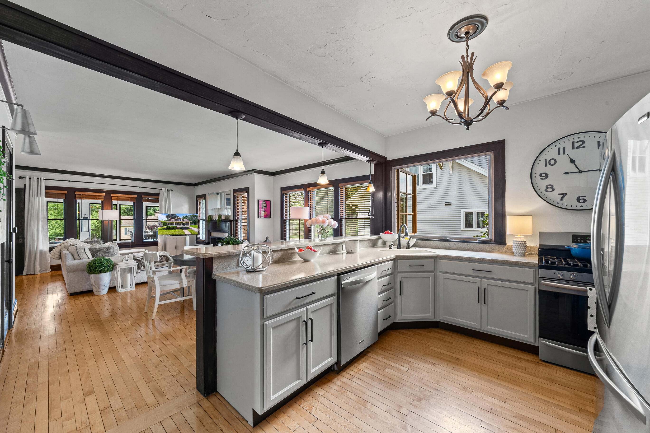 203 W Geneva St