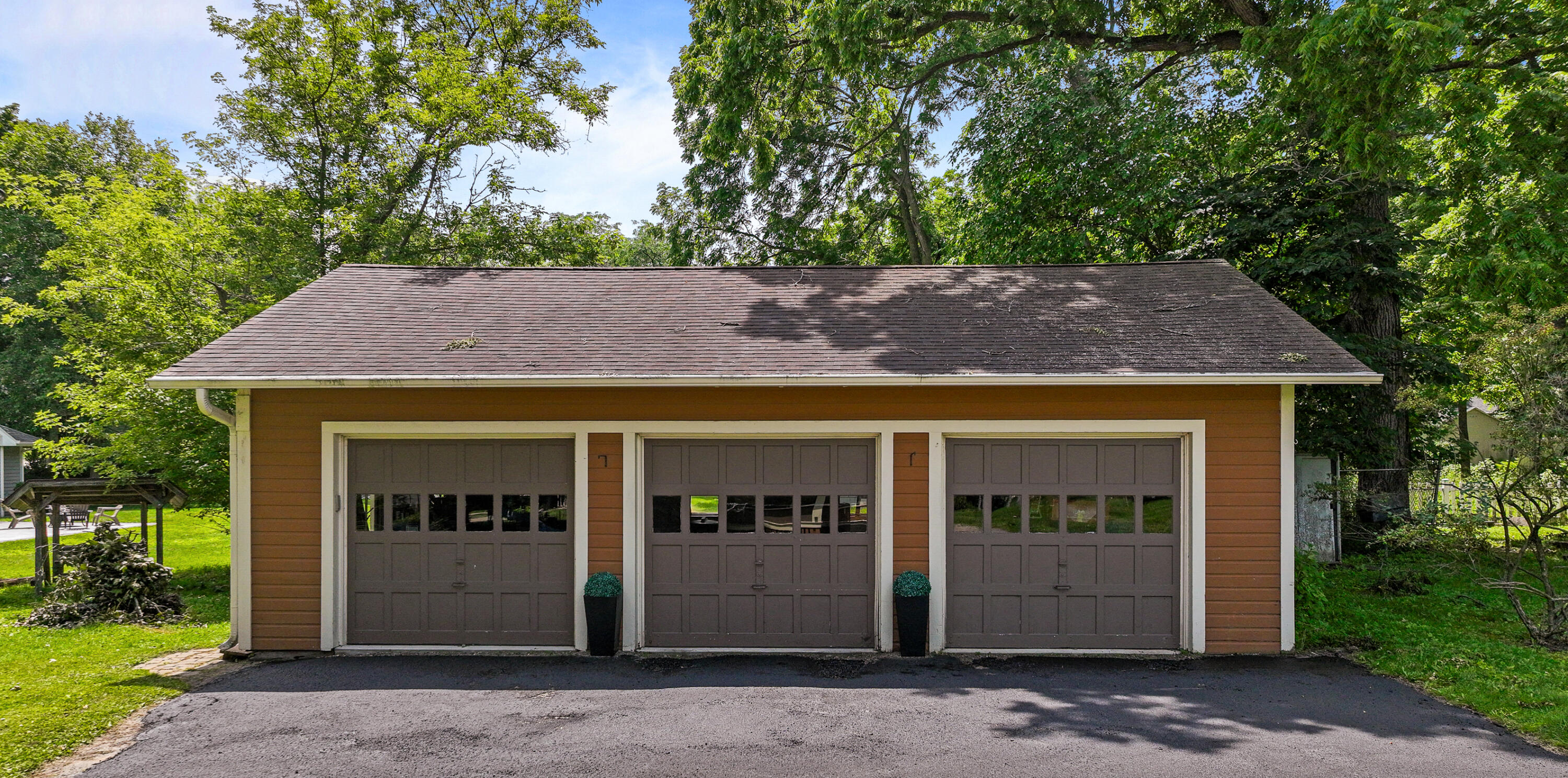 203 W Geneva St