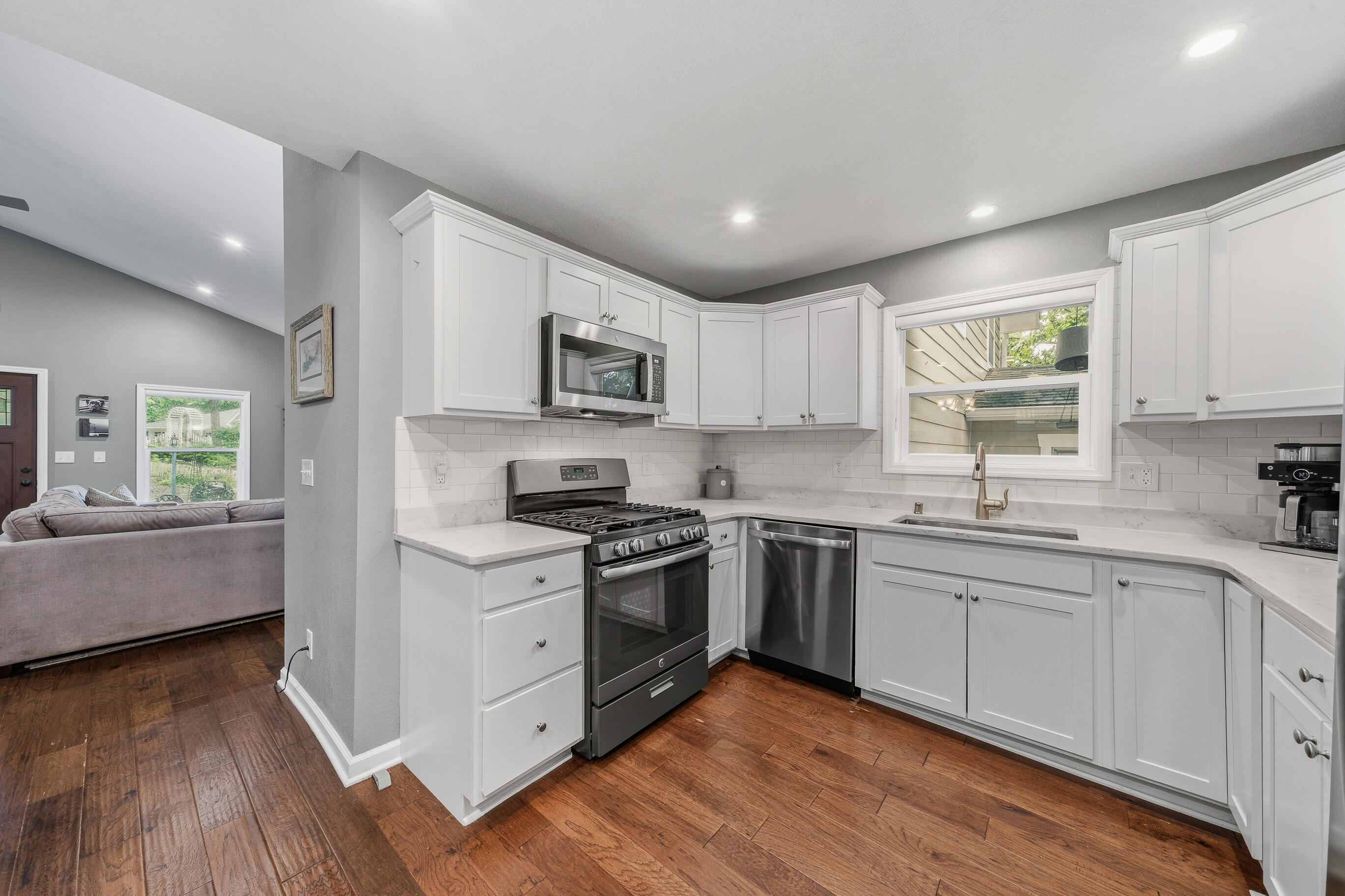 98 Lincoln Parkway -
