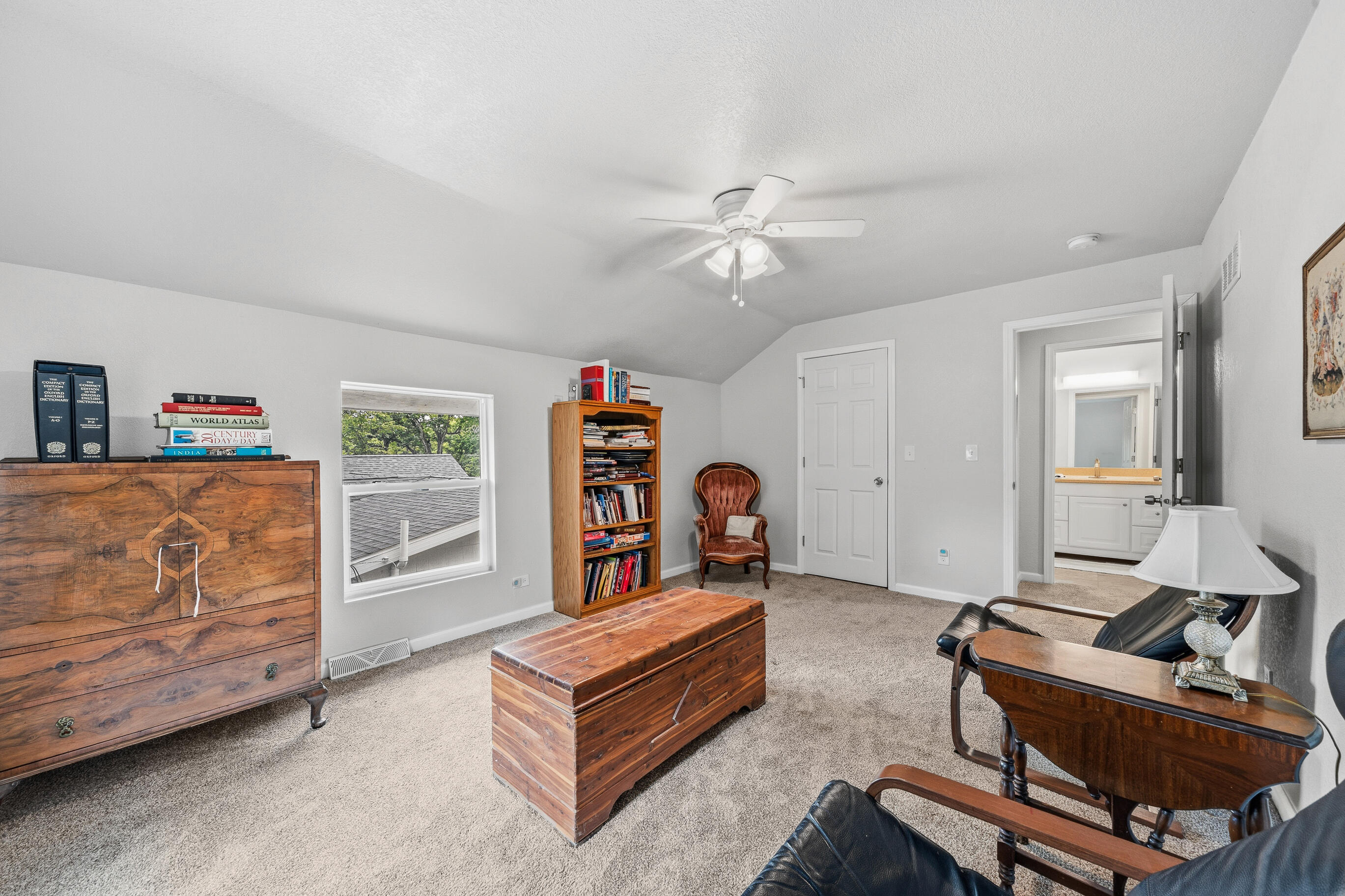 98 Lincoln Parkway -