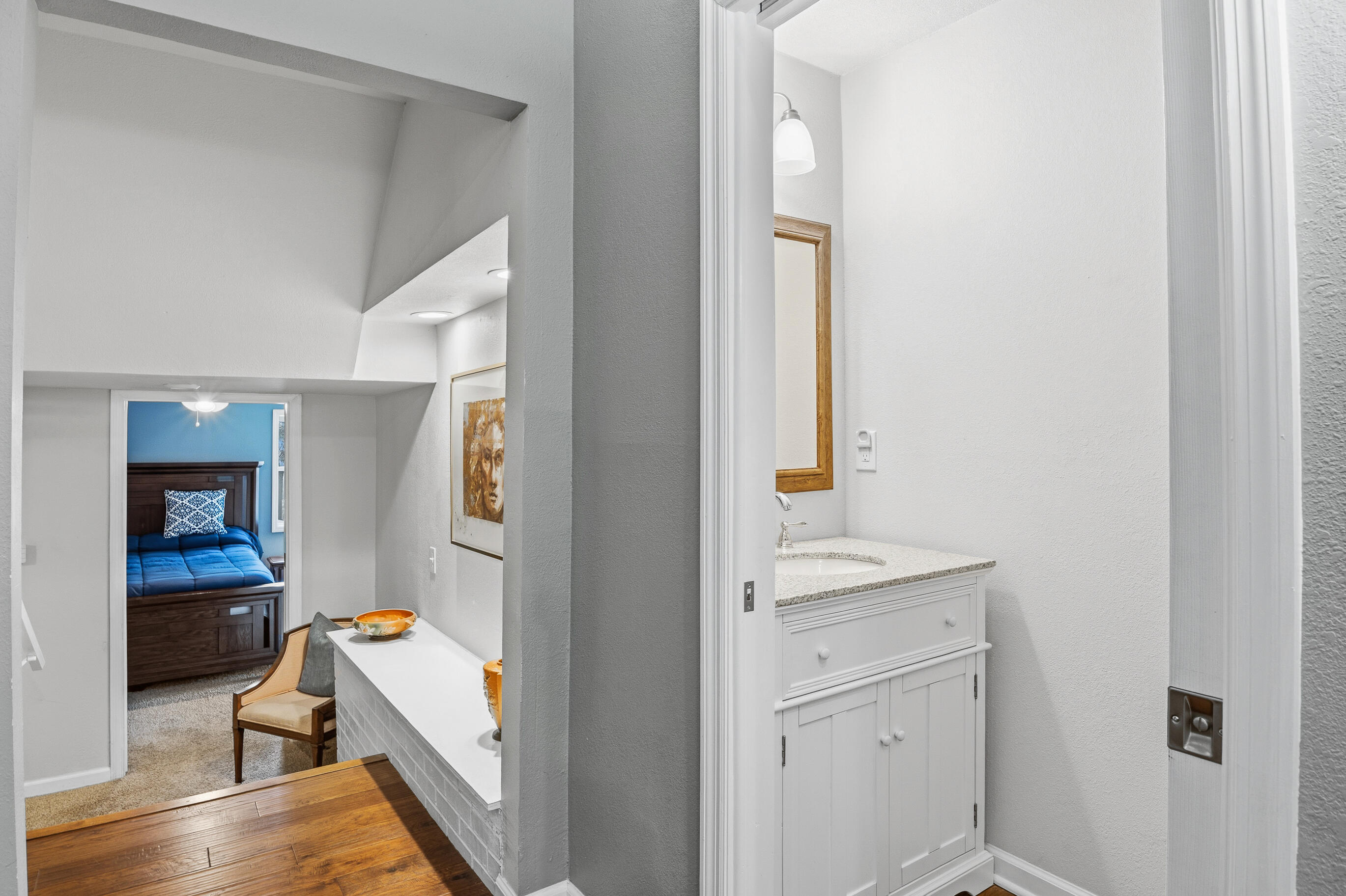 98 Lincoln Parkway -