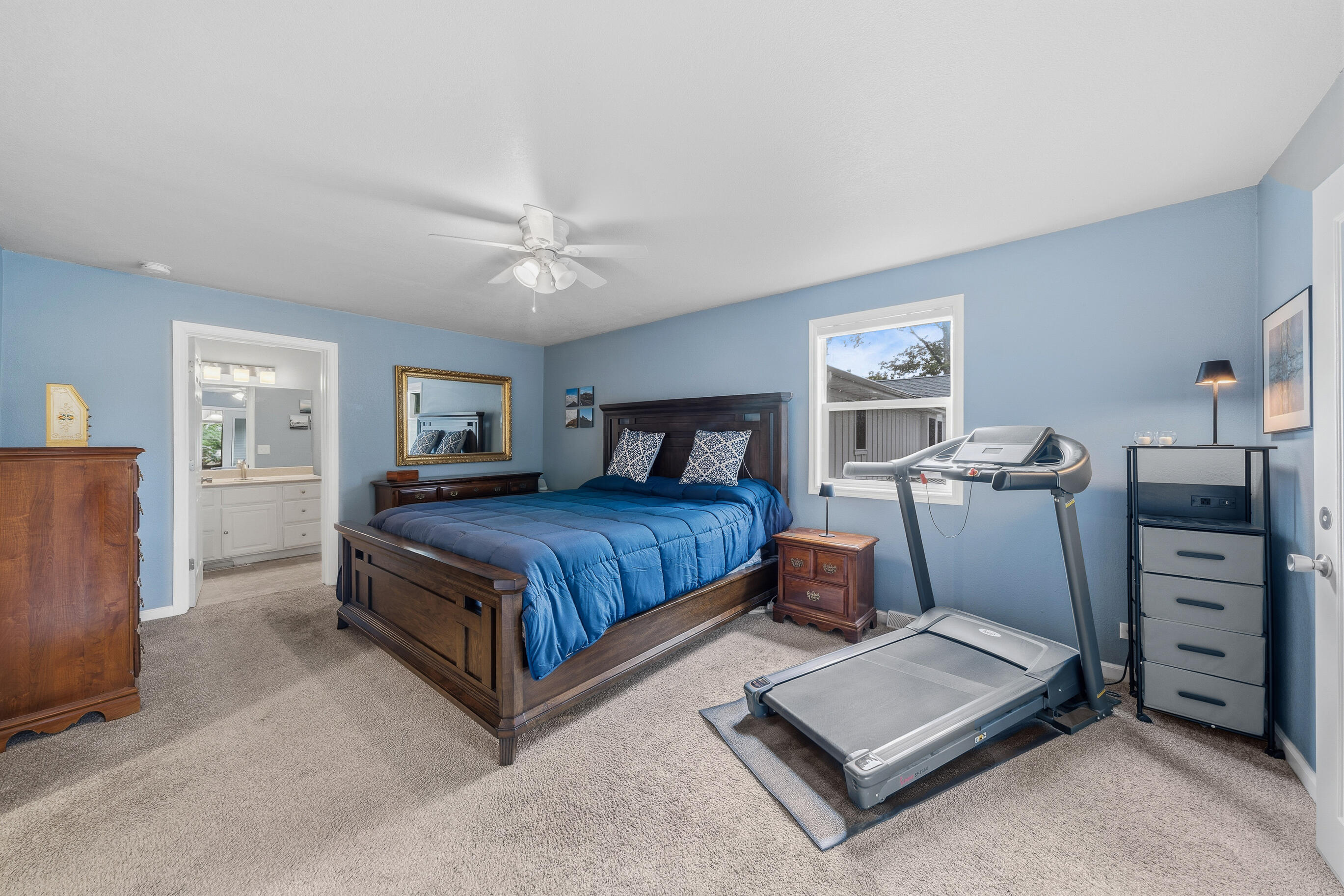 98 Lincoln Parkway -