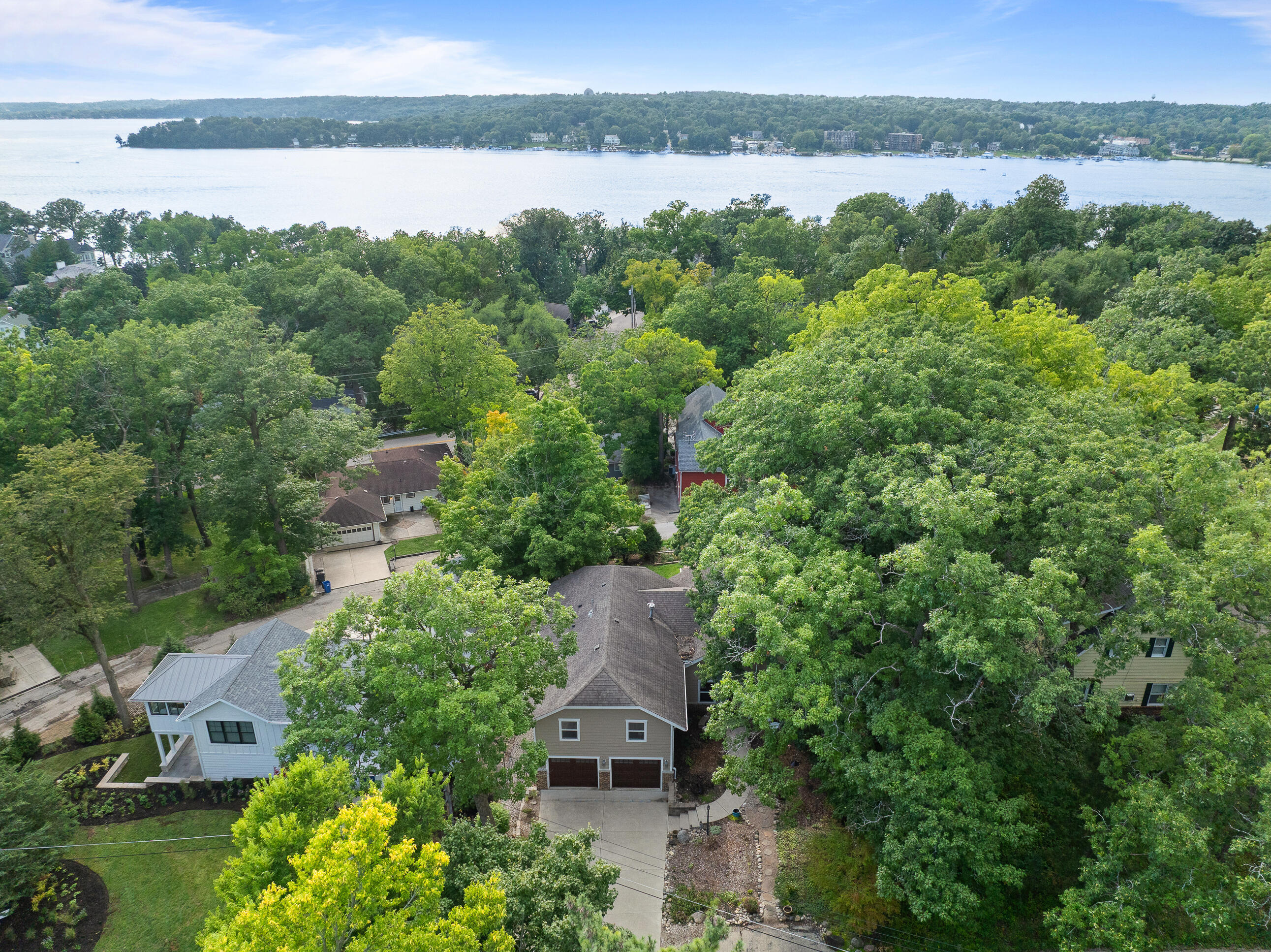 98 Lincoln Parkway -