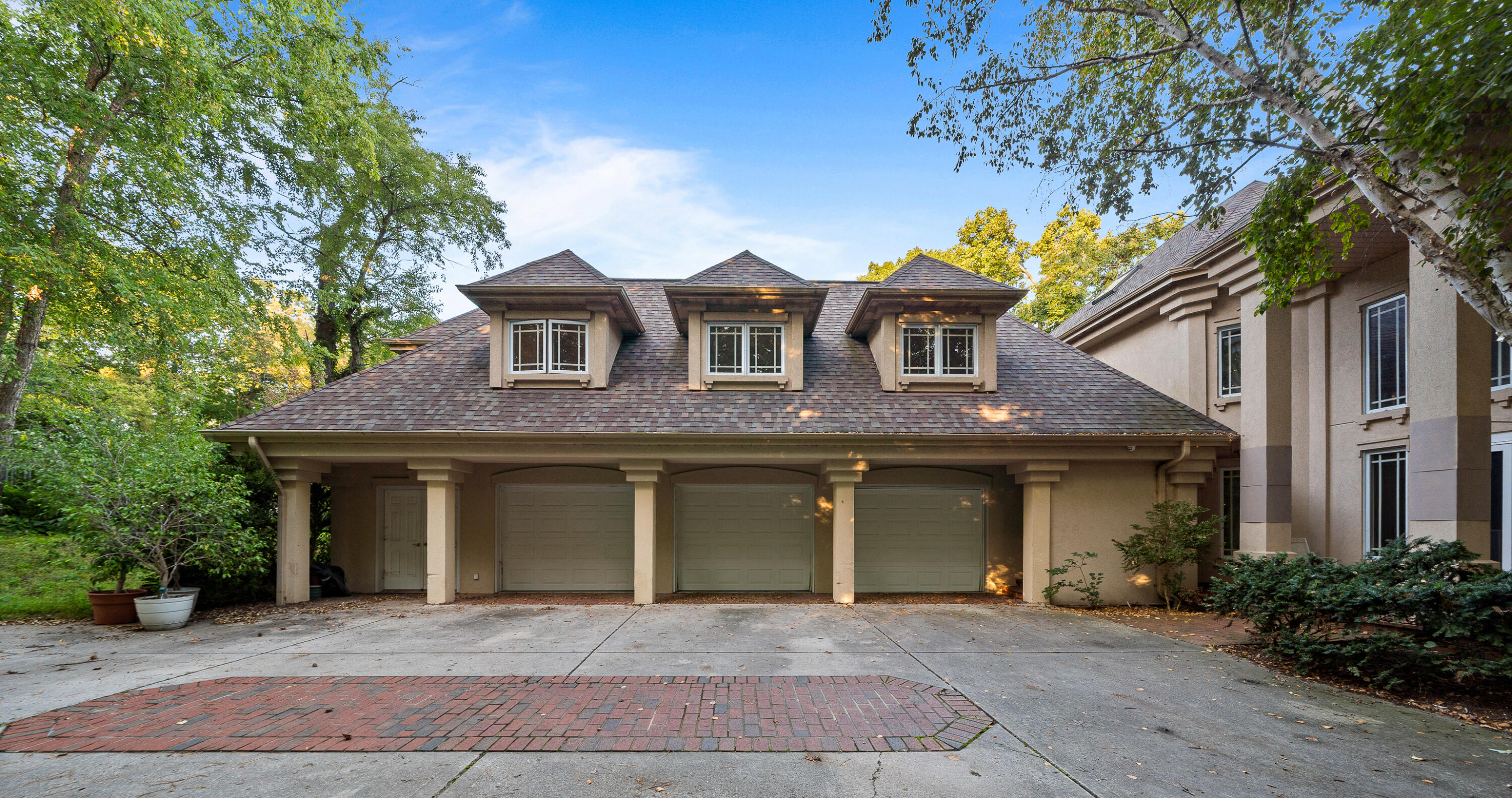 2718 Willow Point Dr