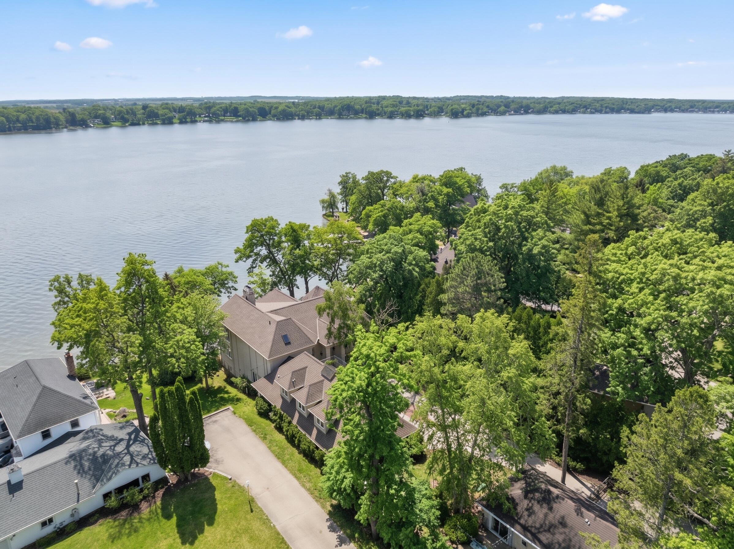 2718 Willow Point Dr