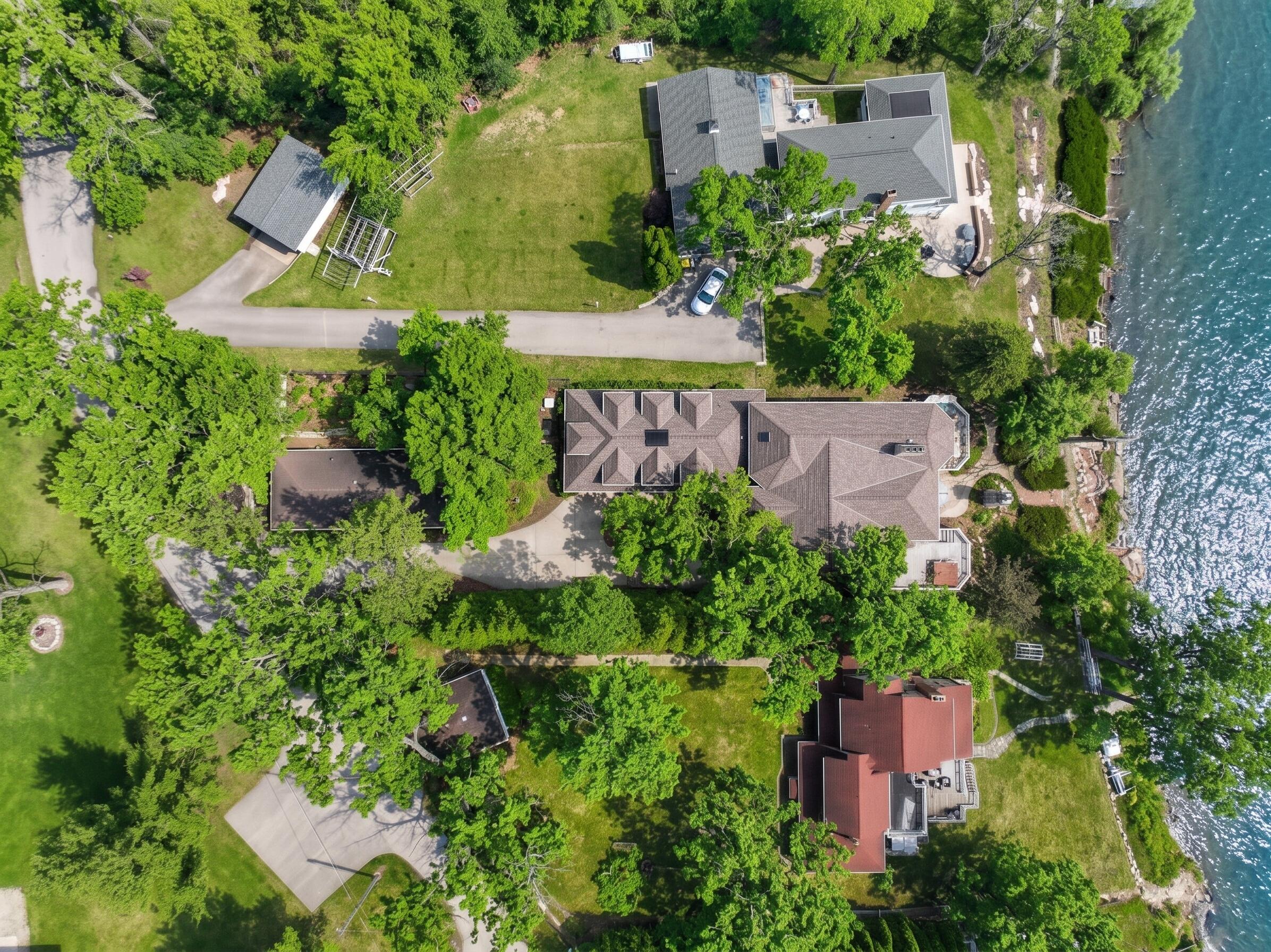 2718 Willow Point Dr