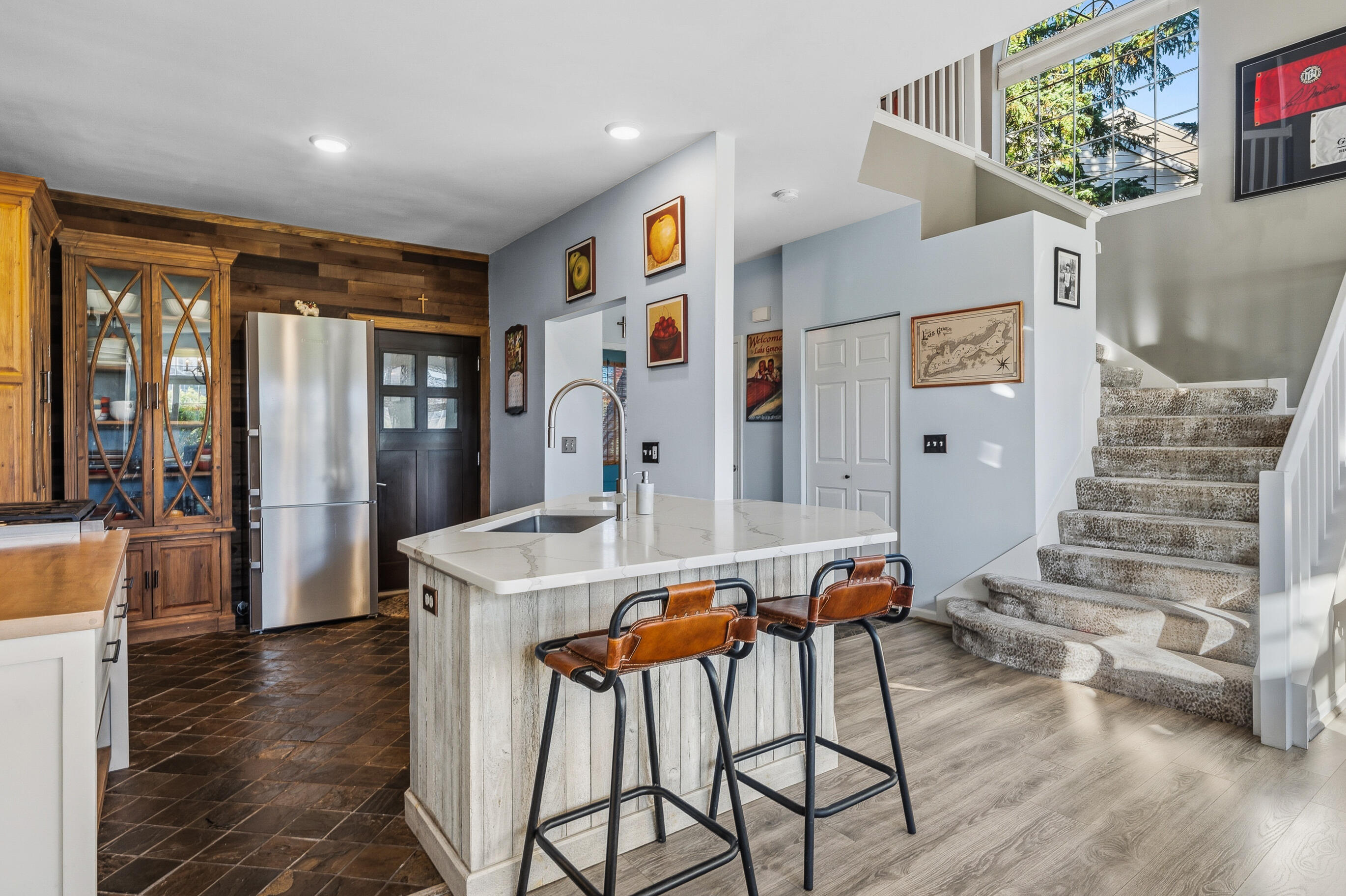 765 Hillview Cir