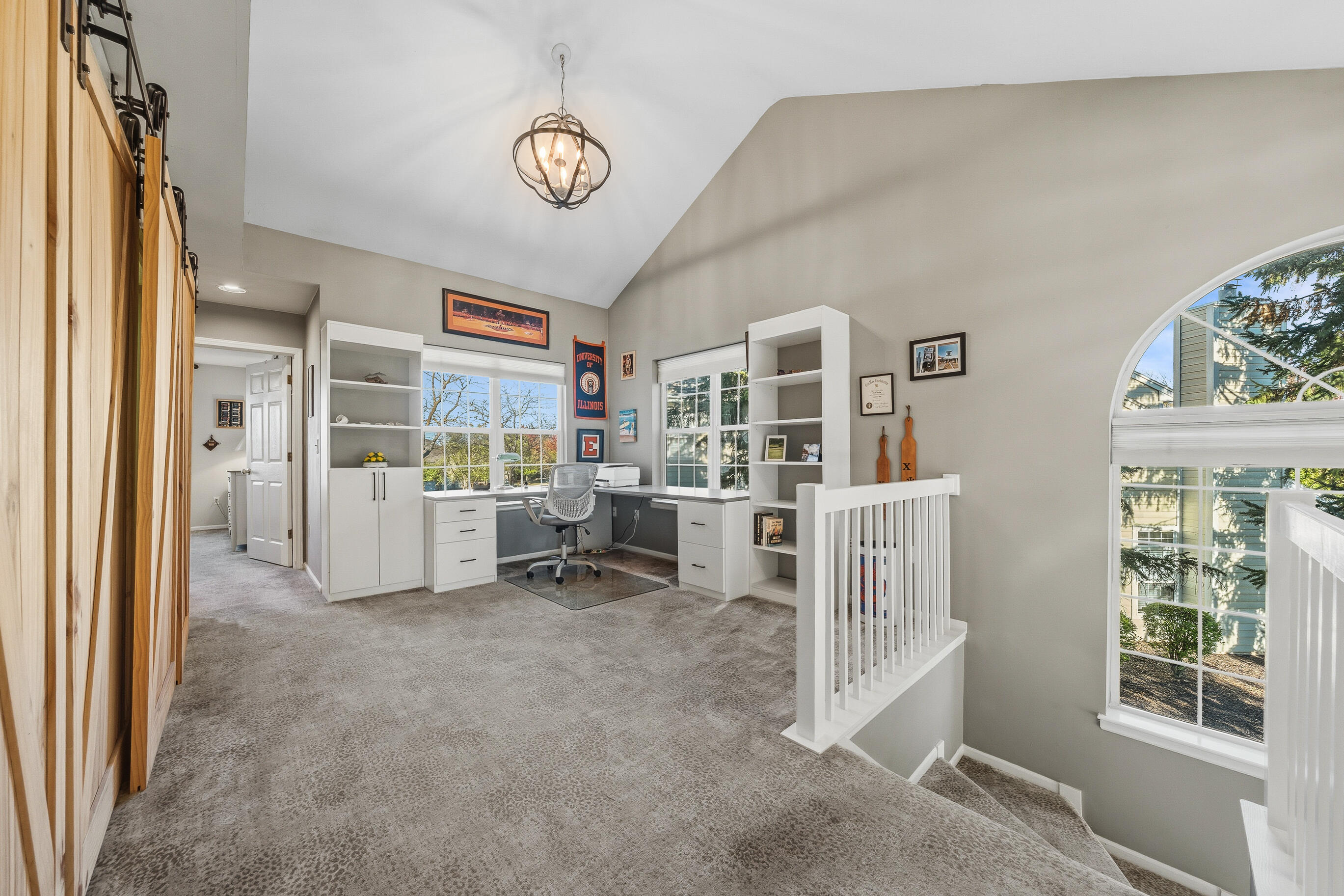 765 Hillview Cir