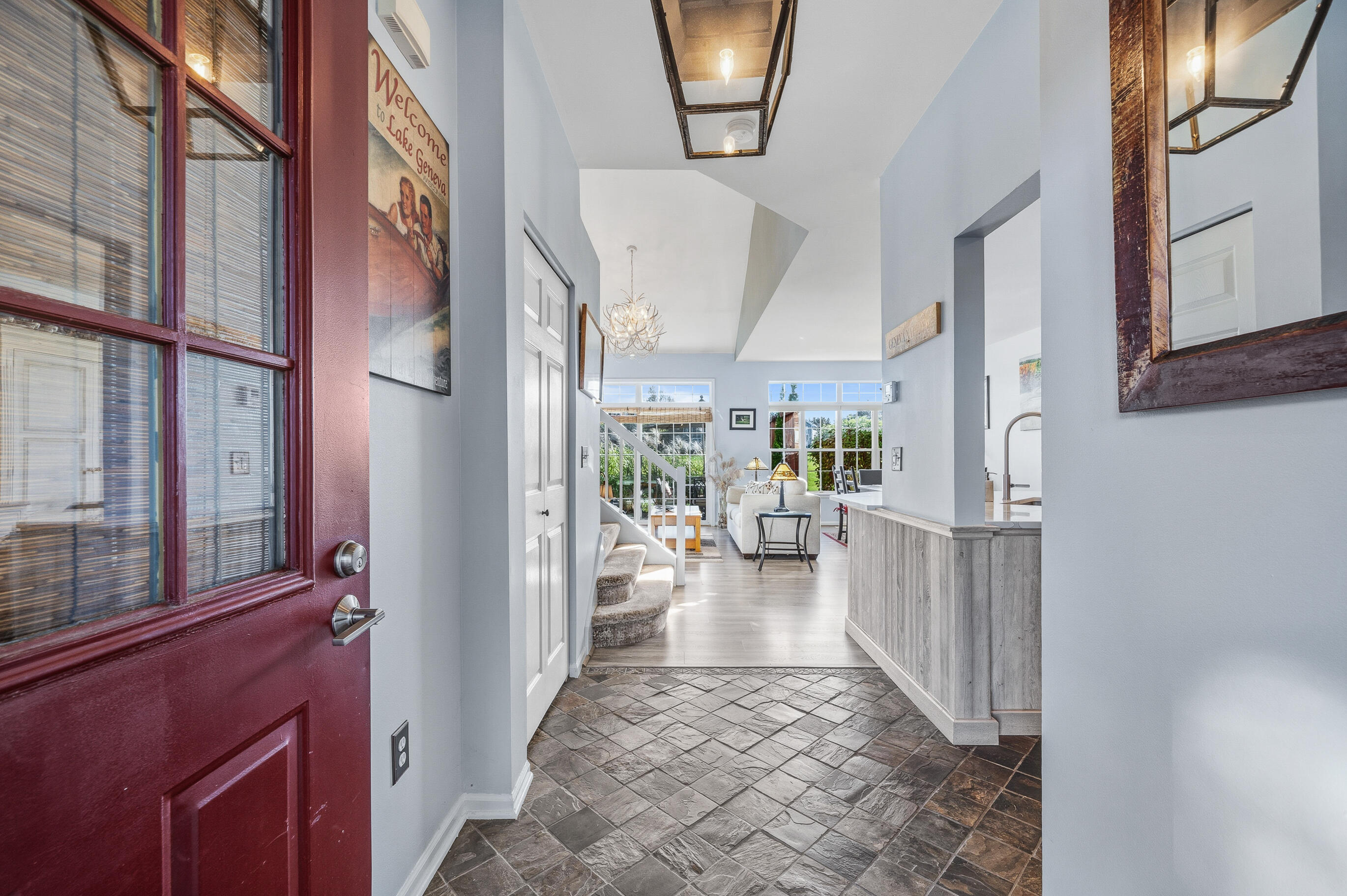 765 Hillview Cir