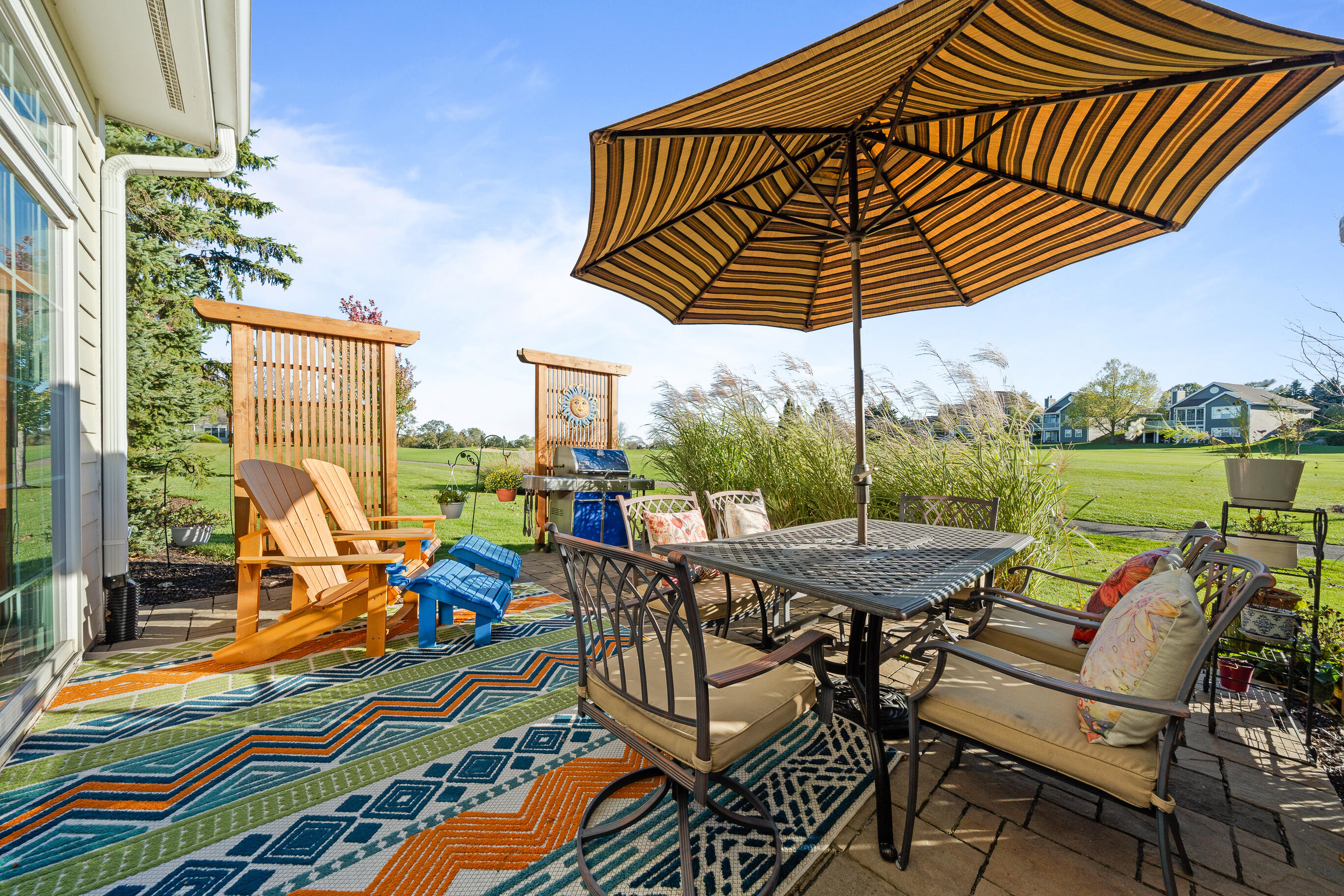 765 Hillview Cir
