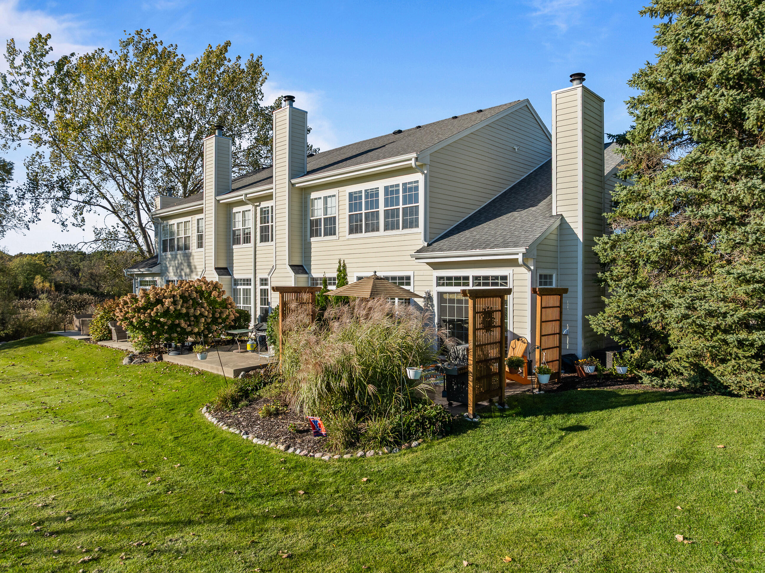 765 Hillview Cir