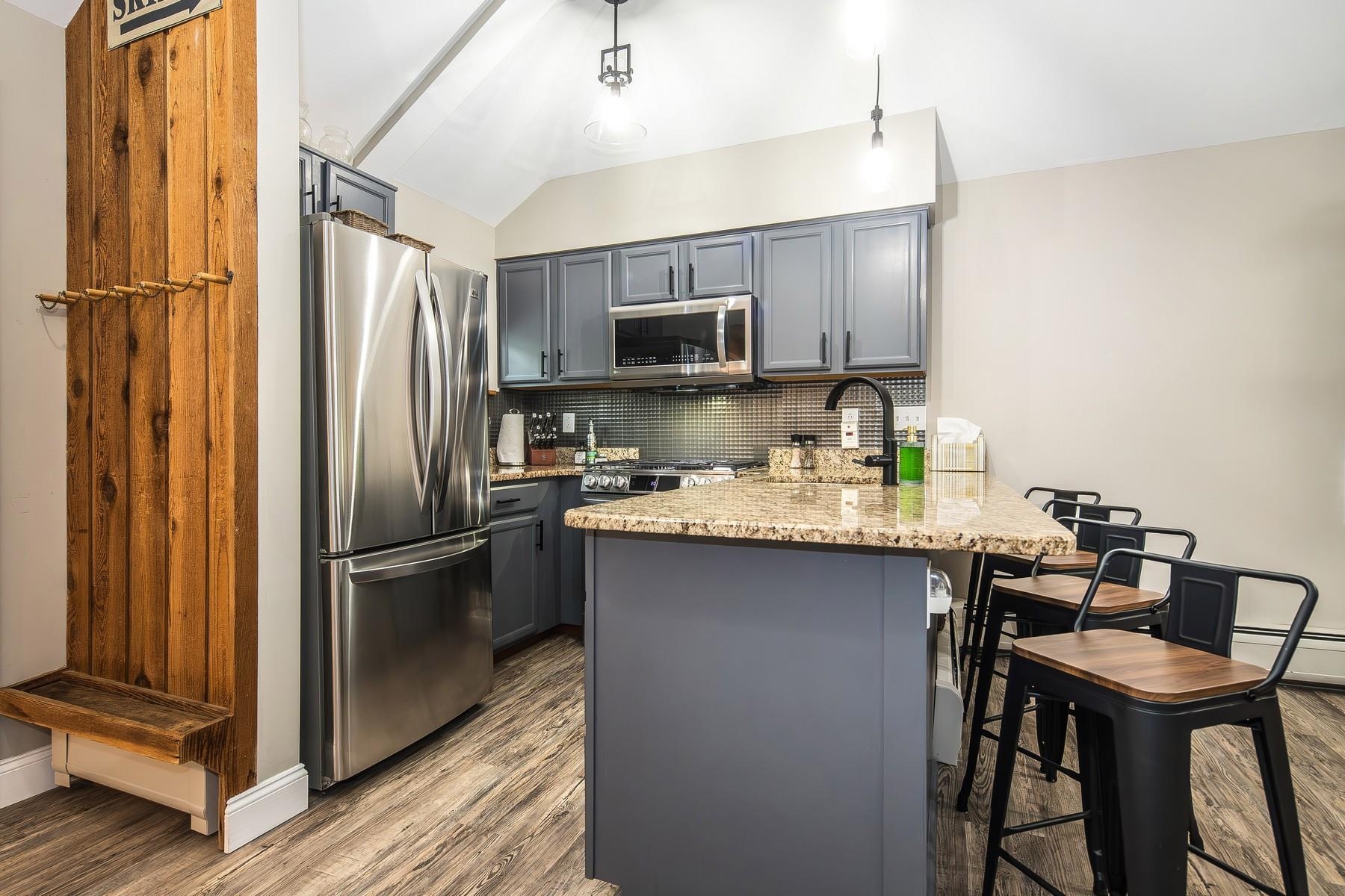 267 Village Circle Unit: V-15