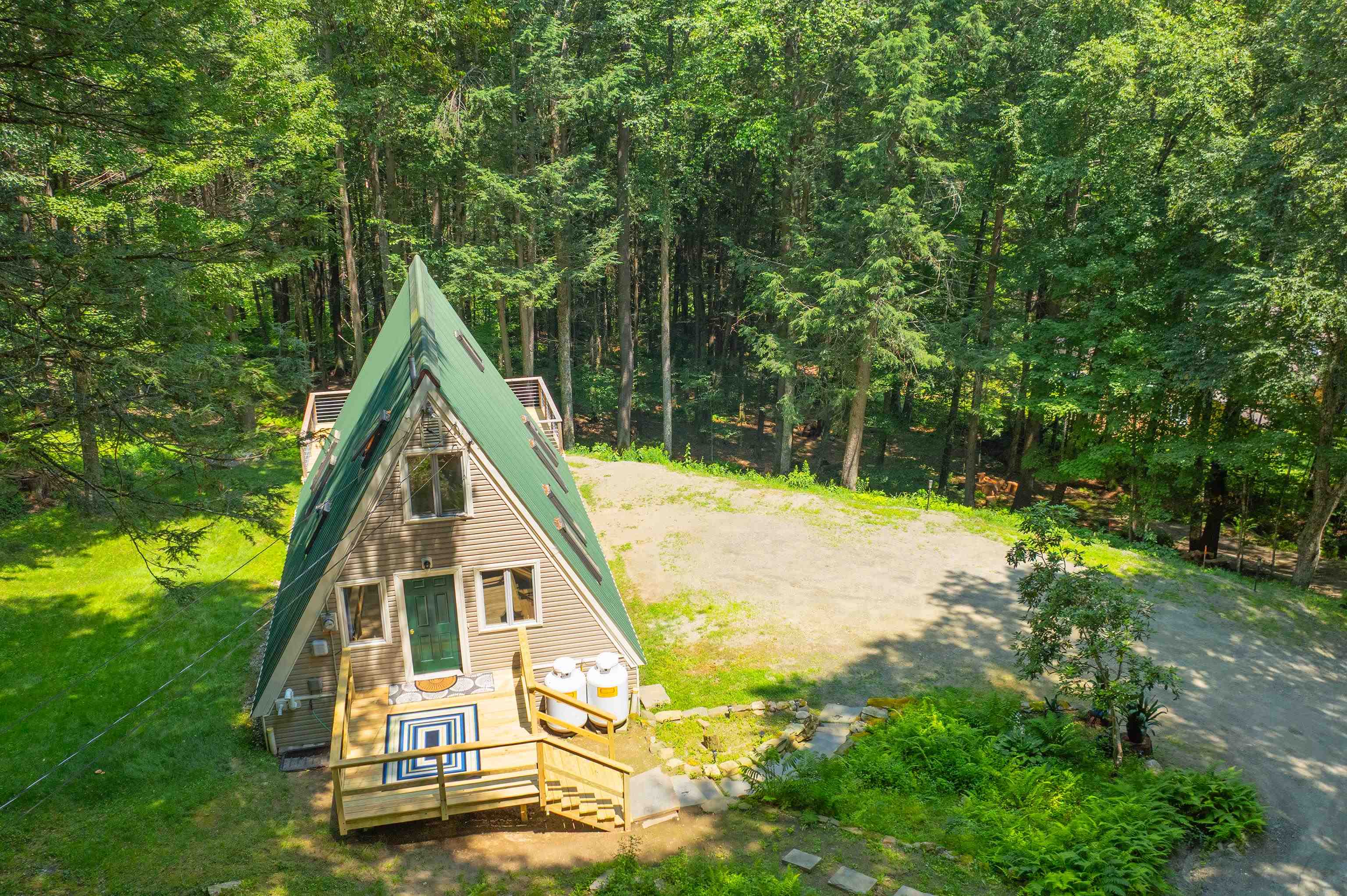 18 Hemlock Hill Road