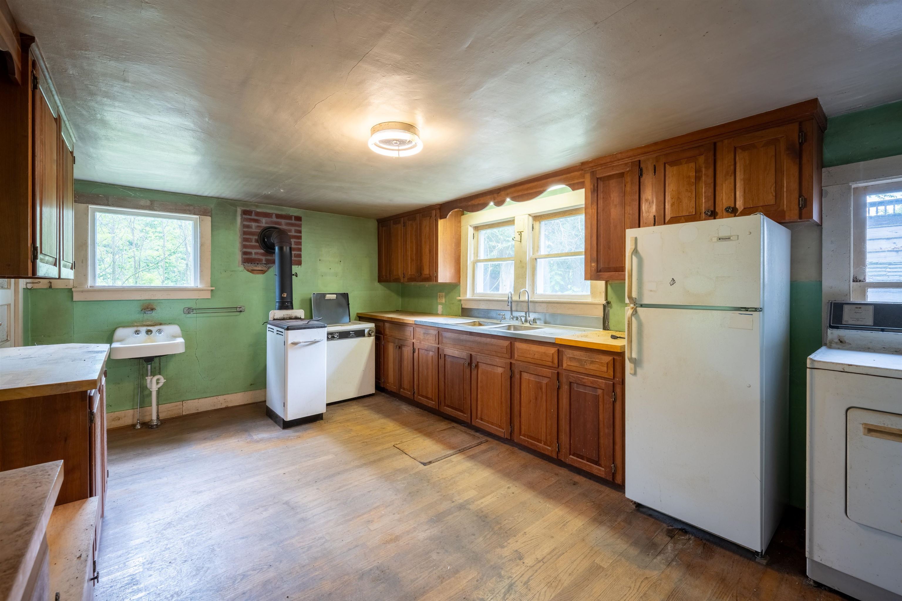 1519 Delong Road