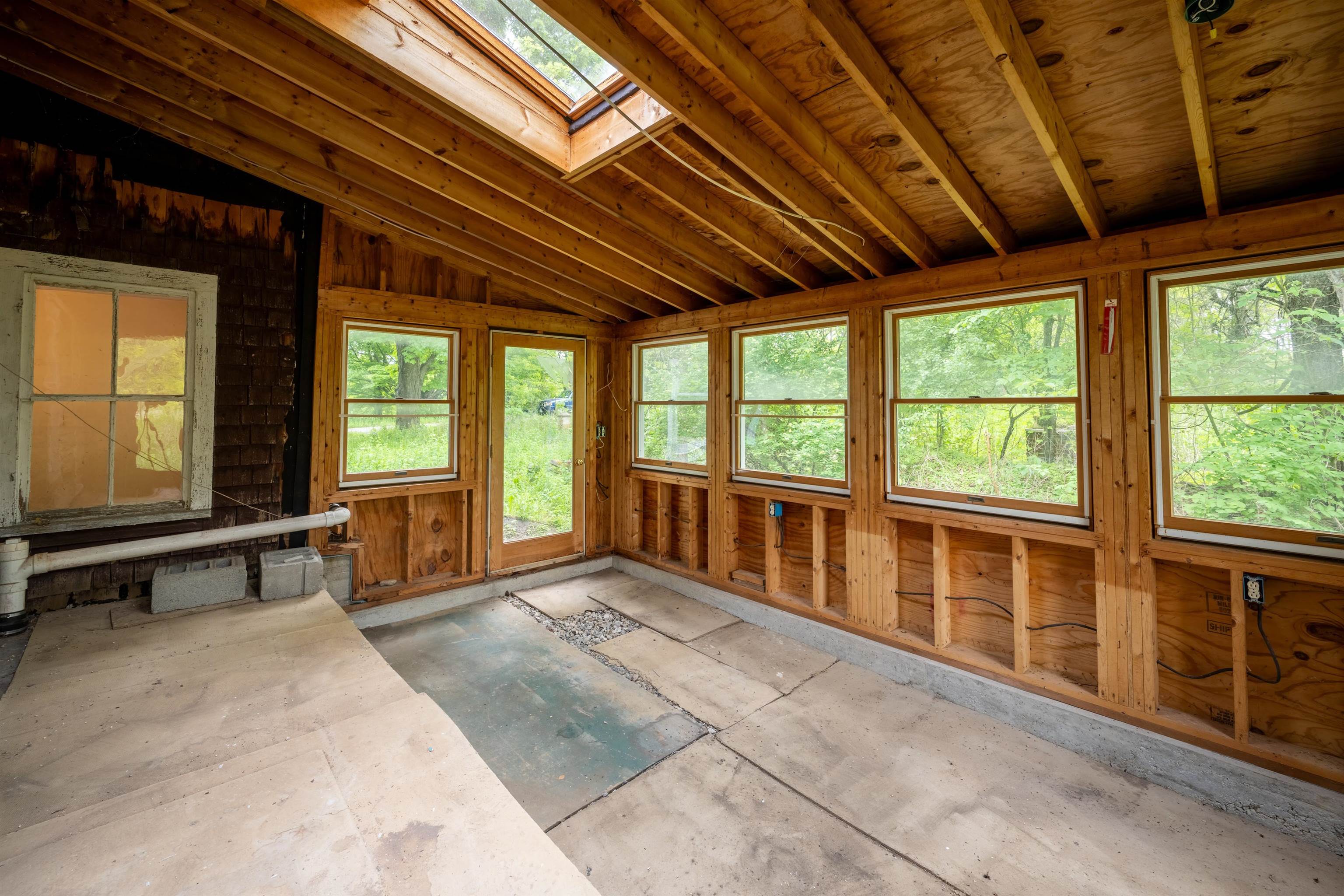 1519 Delong Road