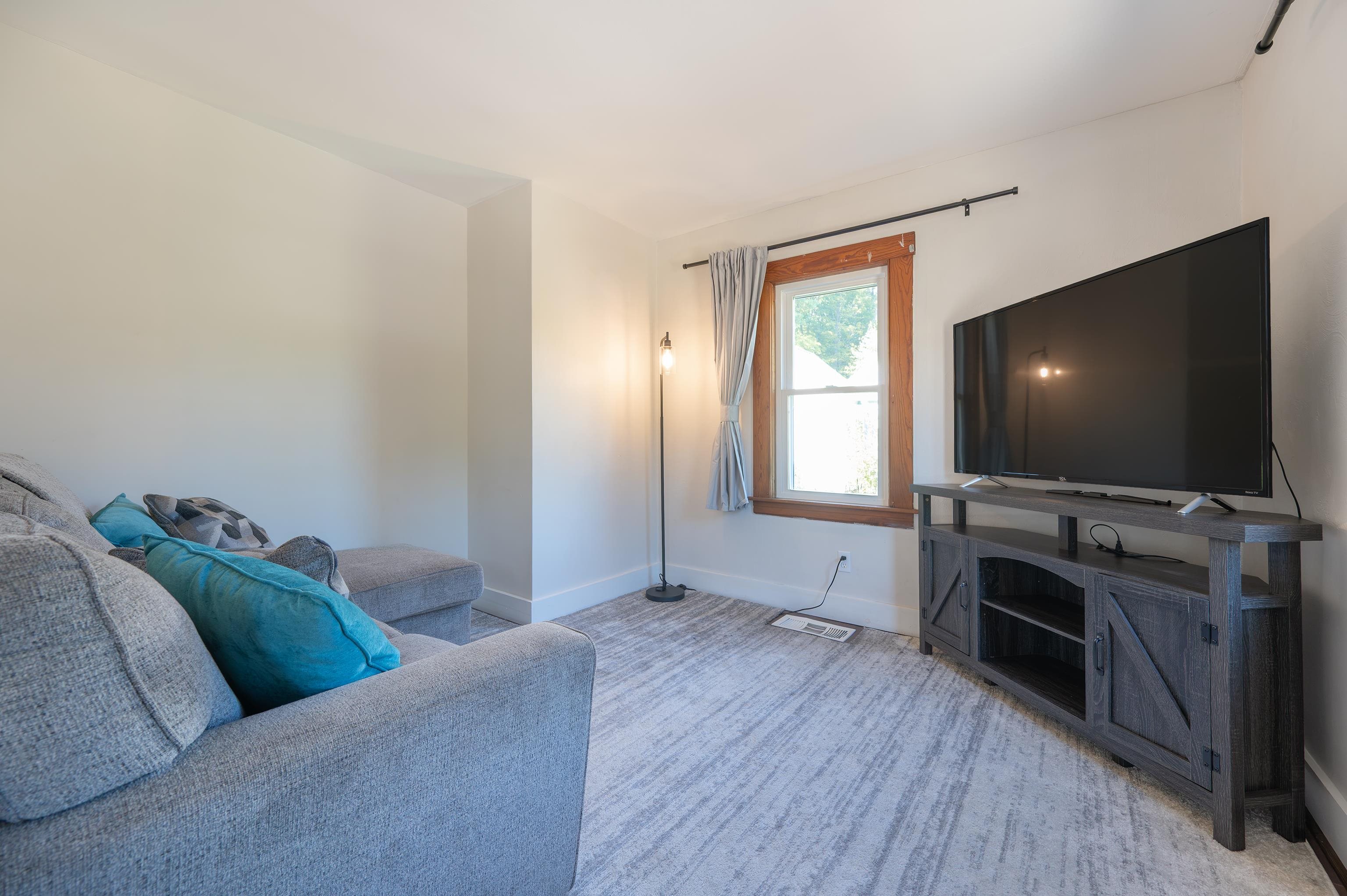 128 Weston Heights