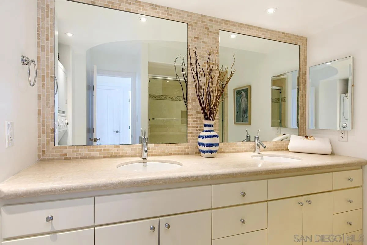 1760 Avenida Del Mundo Unit 1109