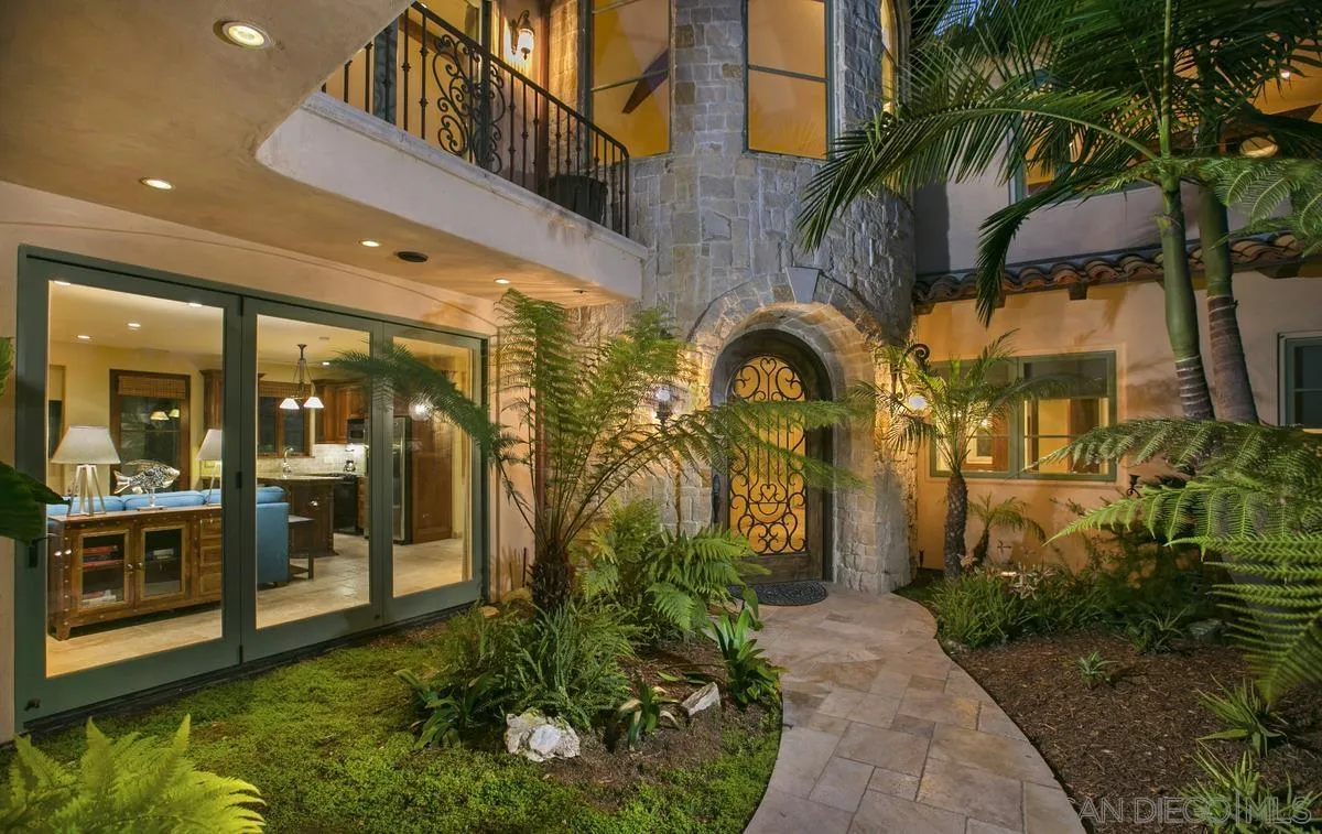 1150 Pine St, Coronado