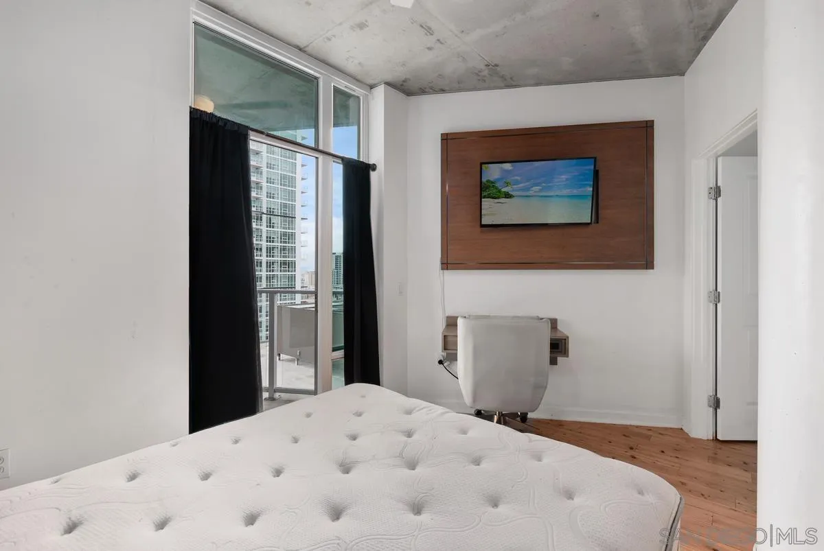 1080 Park Blvd Unit 916