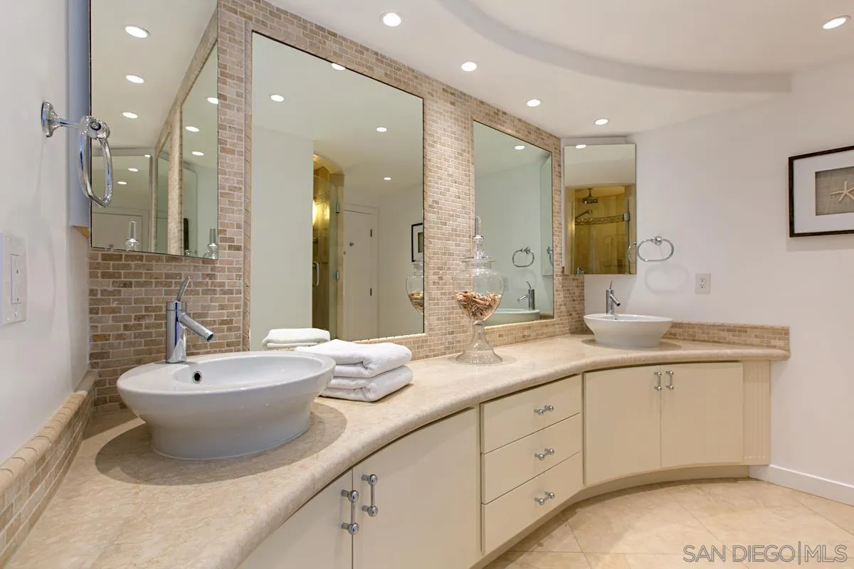 1760 Avenida Del Mundo Unit 1109