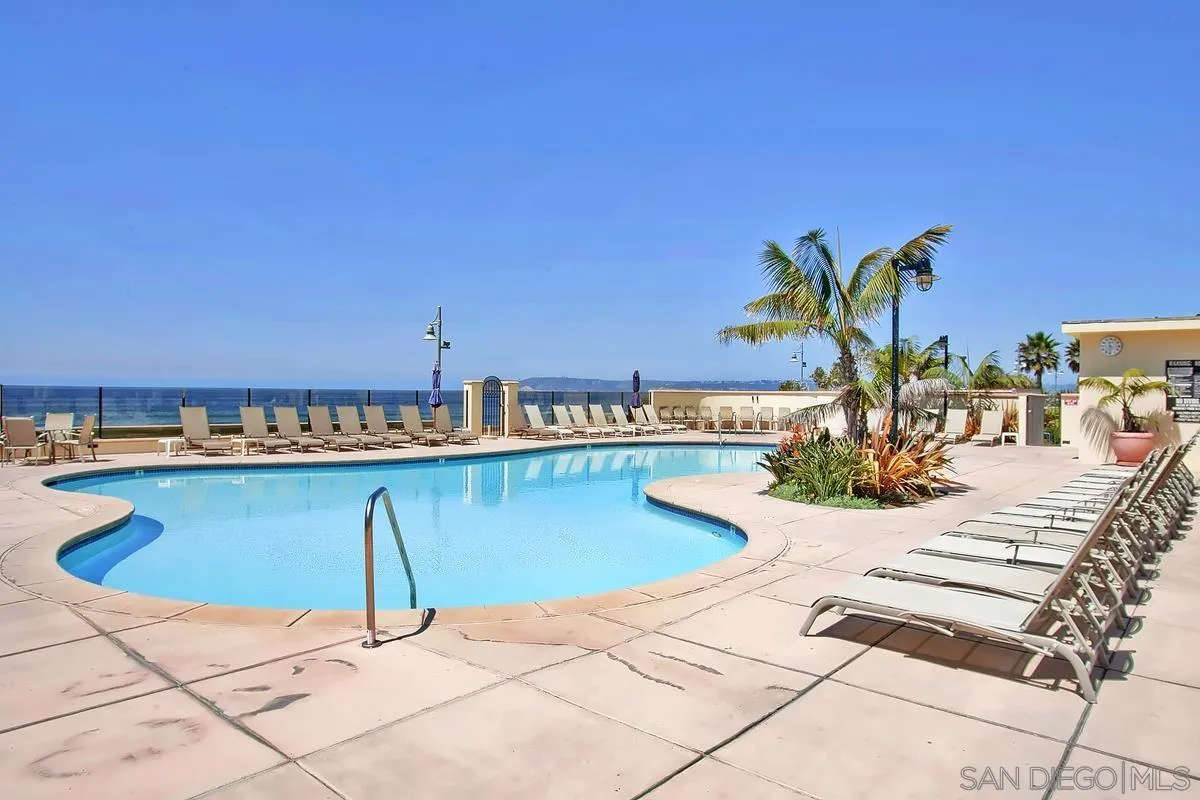 1710 Avenida Del Mundo Unit 1007