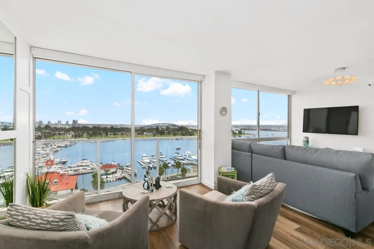 1710 Avenida Del Mundo Unit 1007