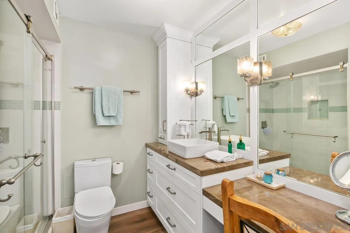 1710 Avenida Del Mundo Unit 1007