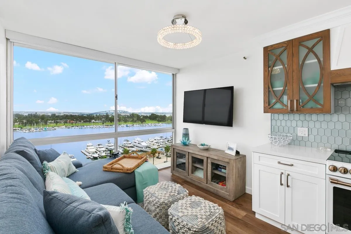 1710 Avenida Del Mundo Unit 1007