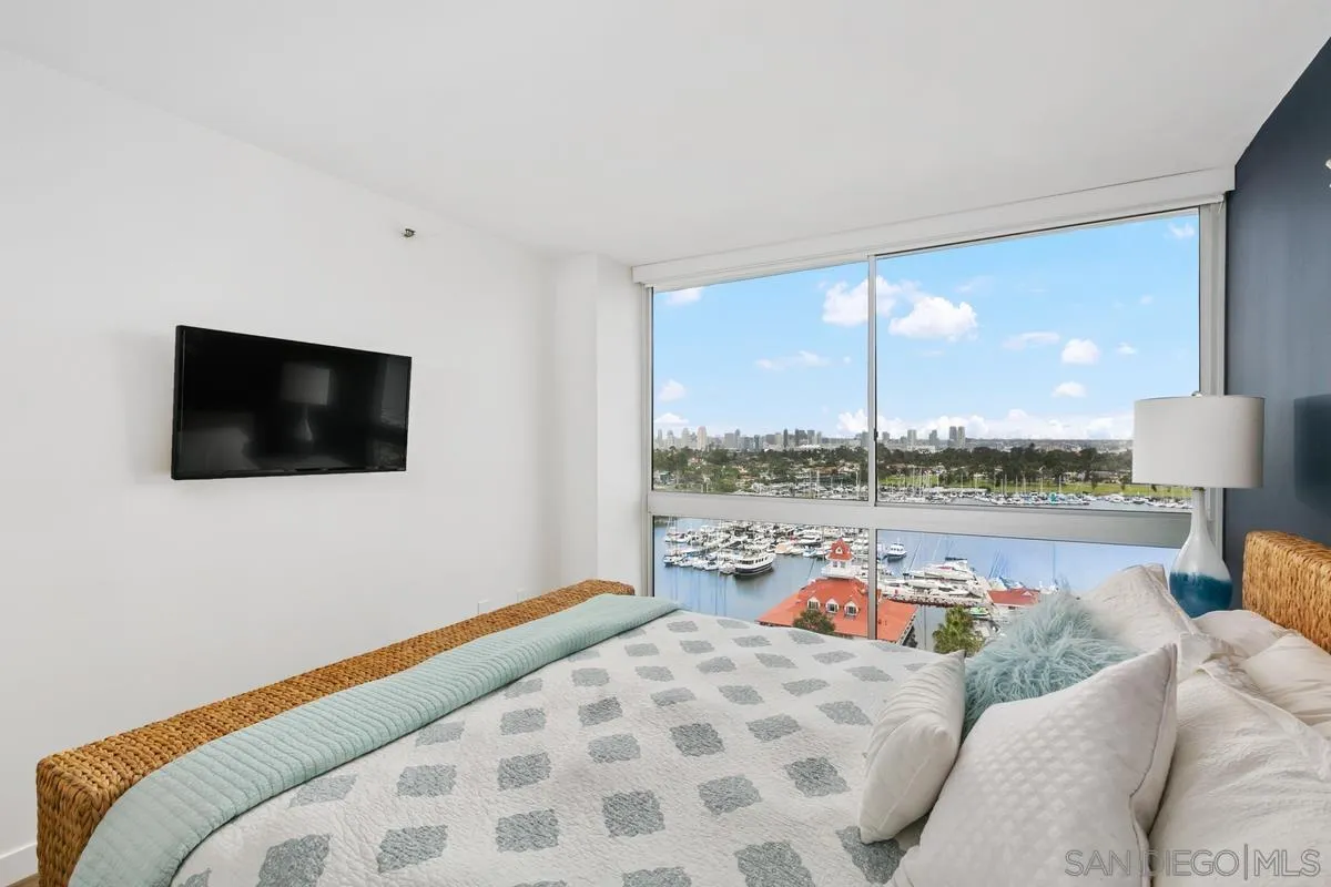 1710 Avenida Del Mundo Unit 1007