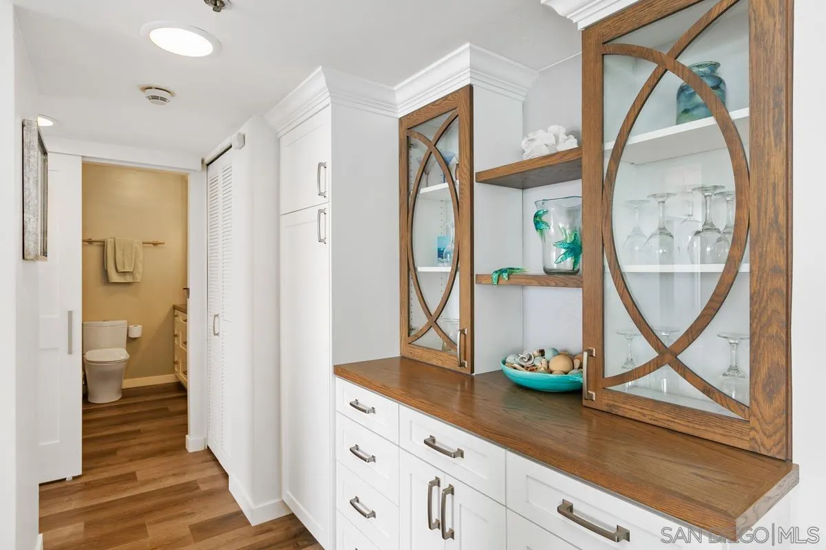 1710 Avenida Del Mundo Unit 1007